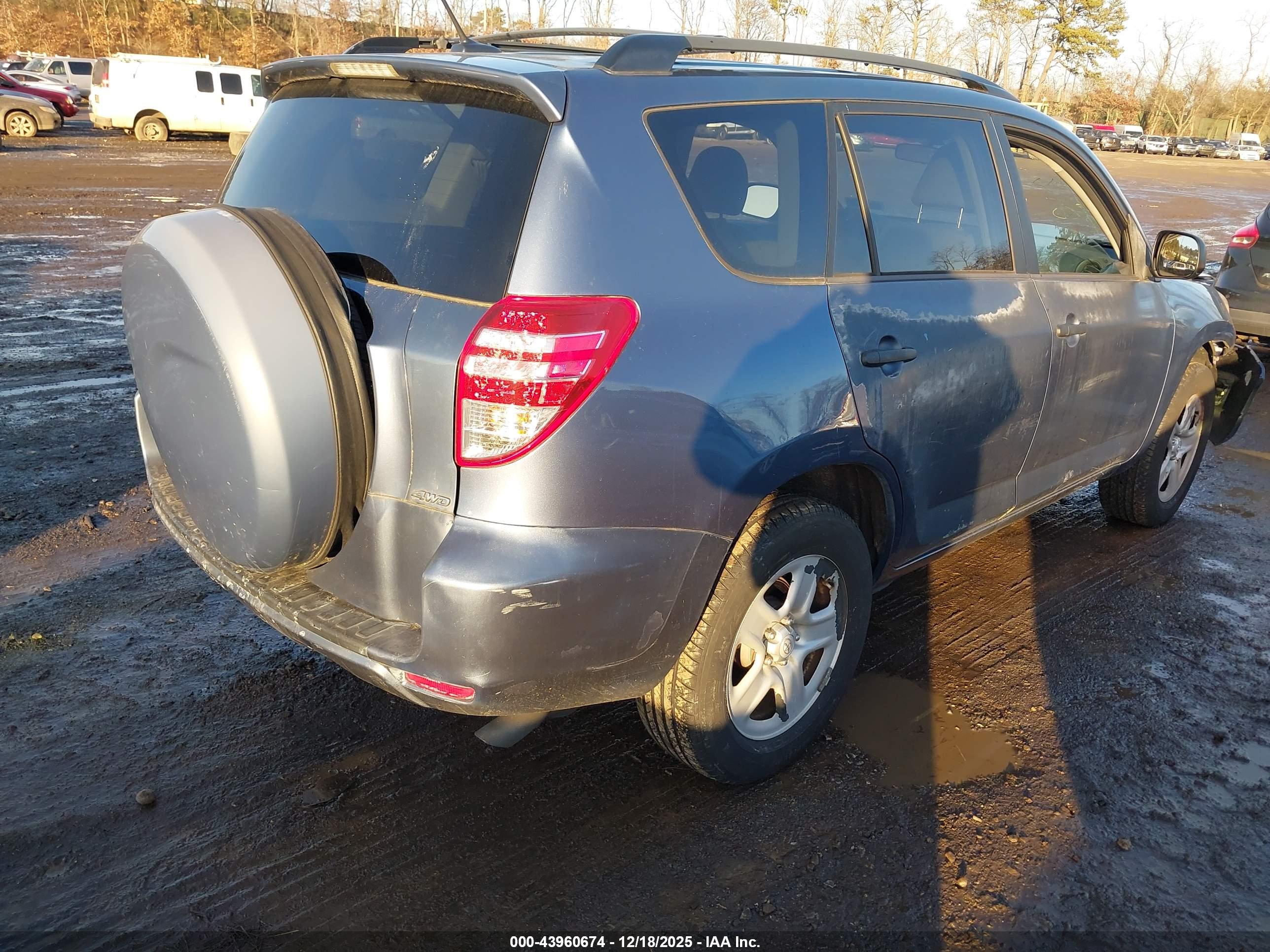 TOYOTA RAV4 image 4