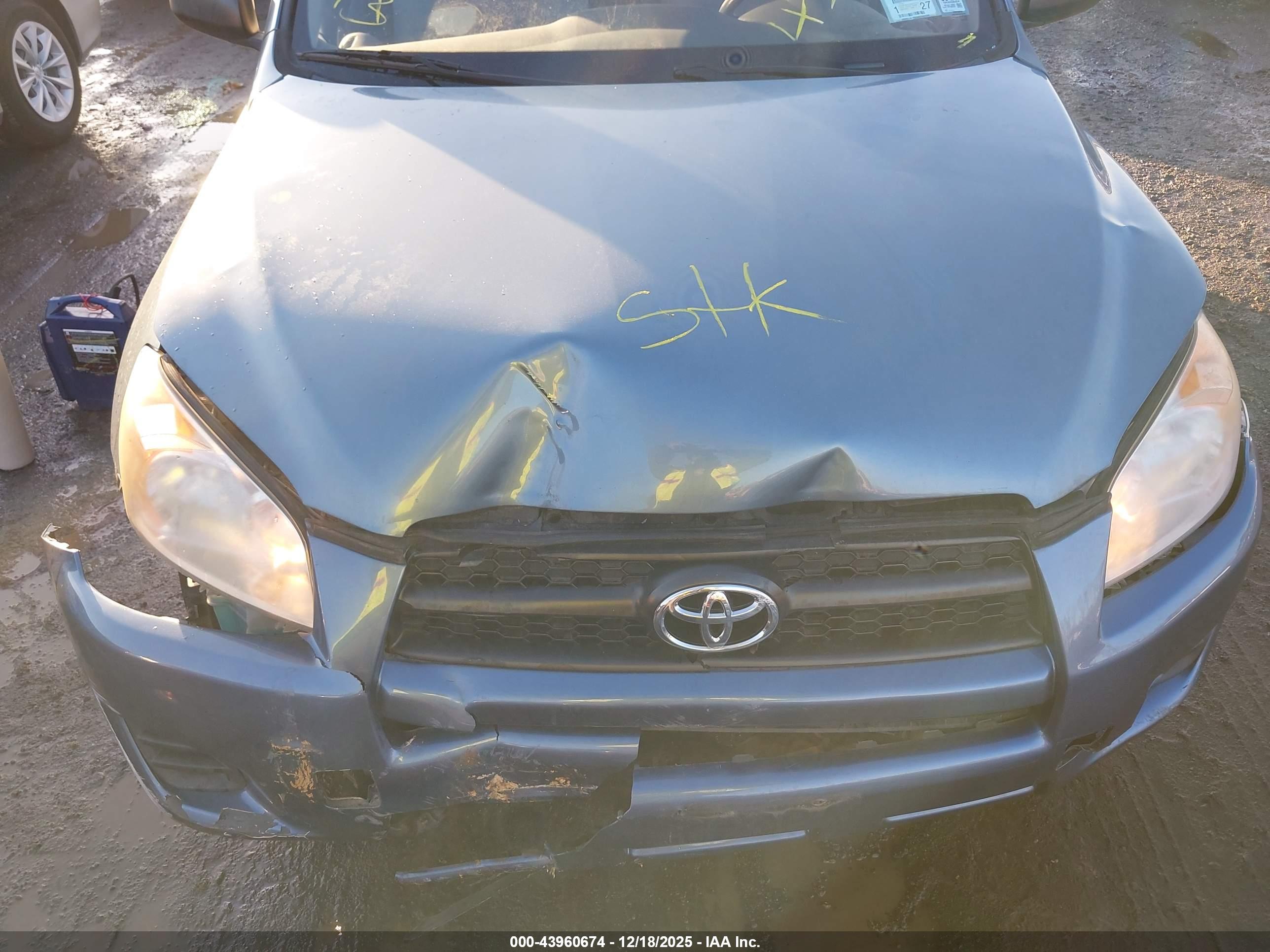 TOYOTA RAV4 image 6
