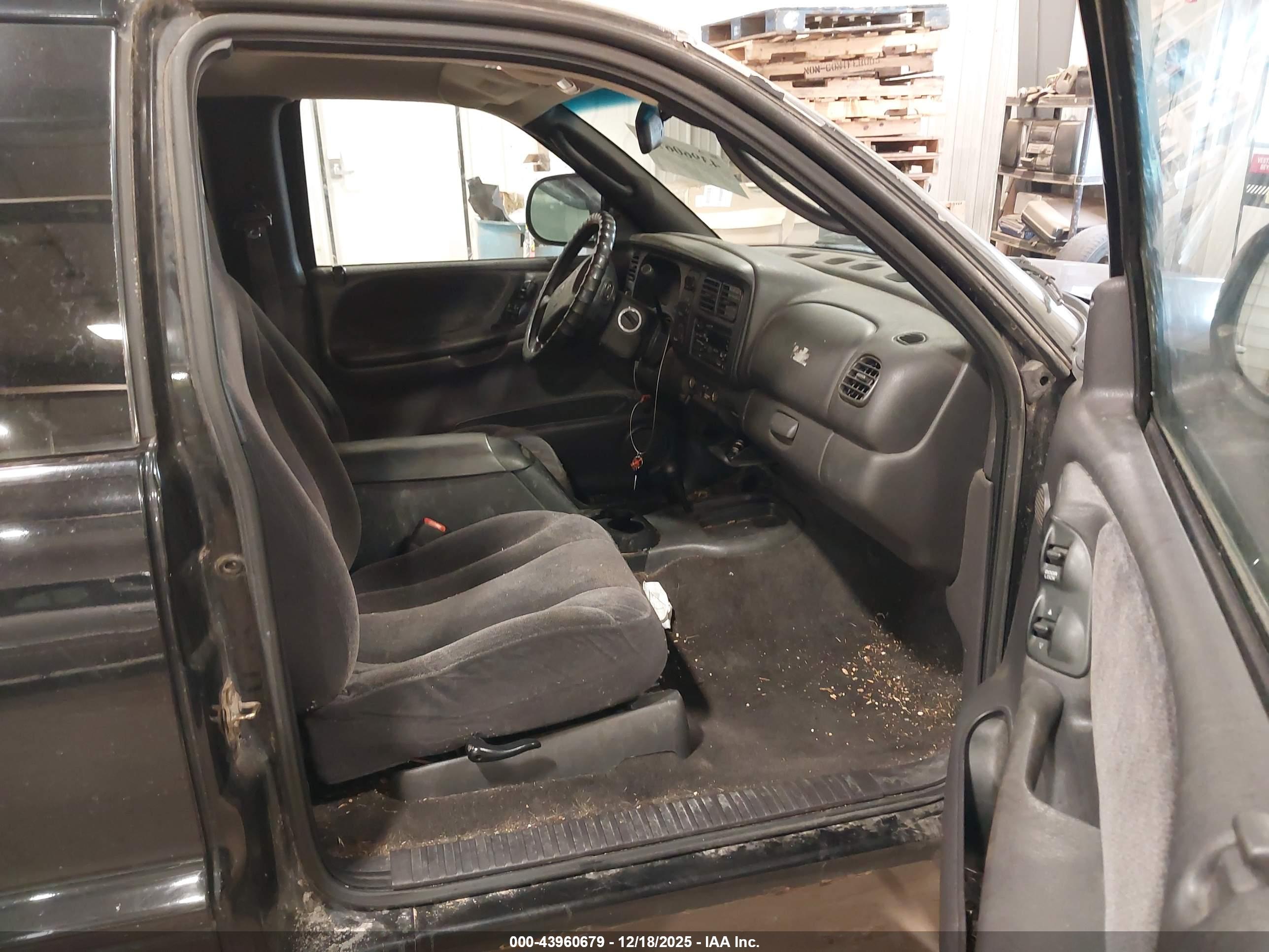 DODGE DAKOTA image 5