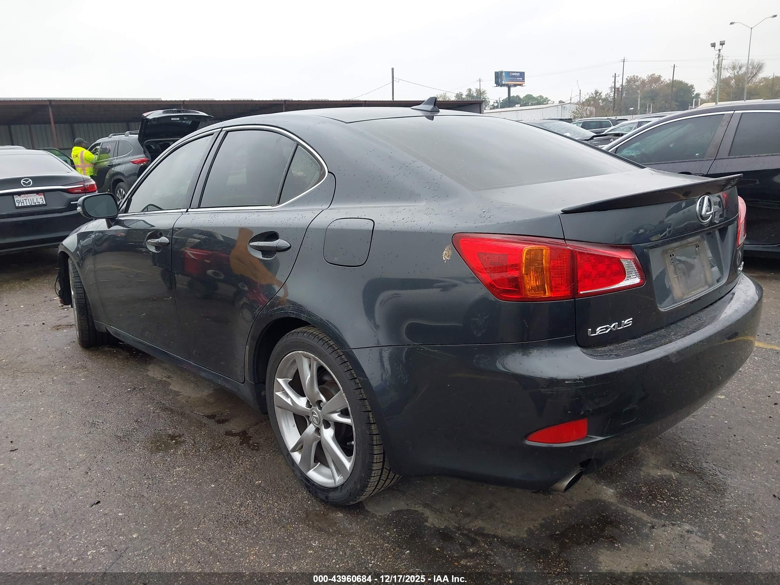 LEXUS IS image 3