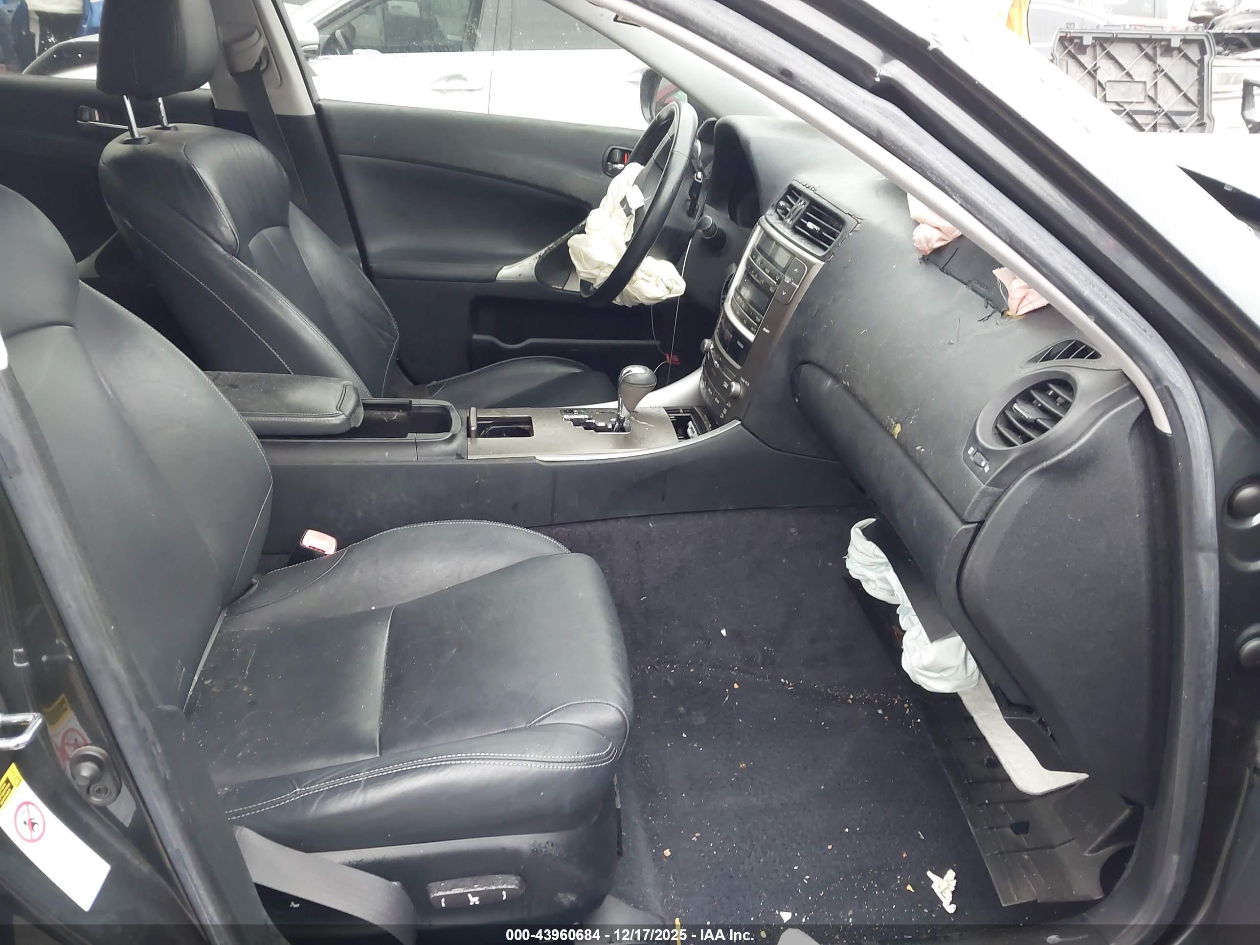 LEXUS IS image 5