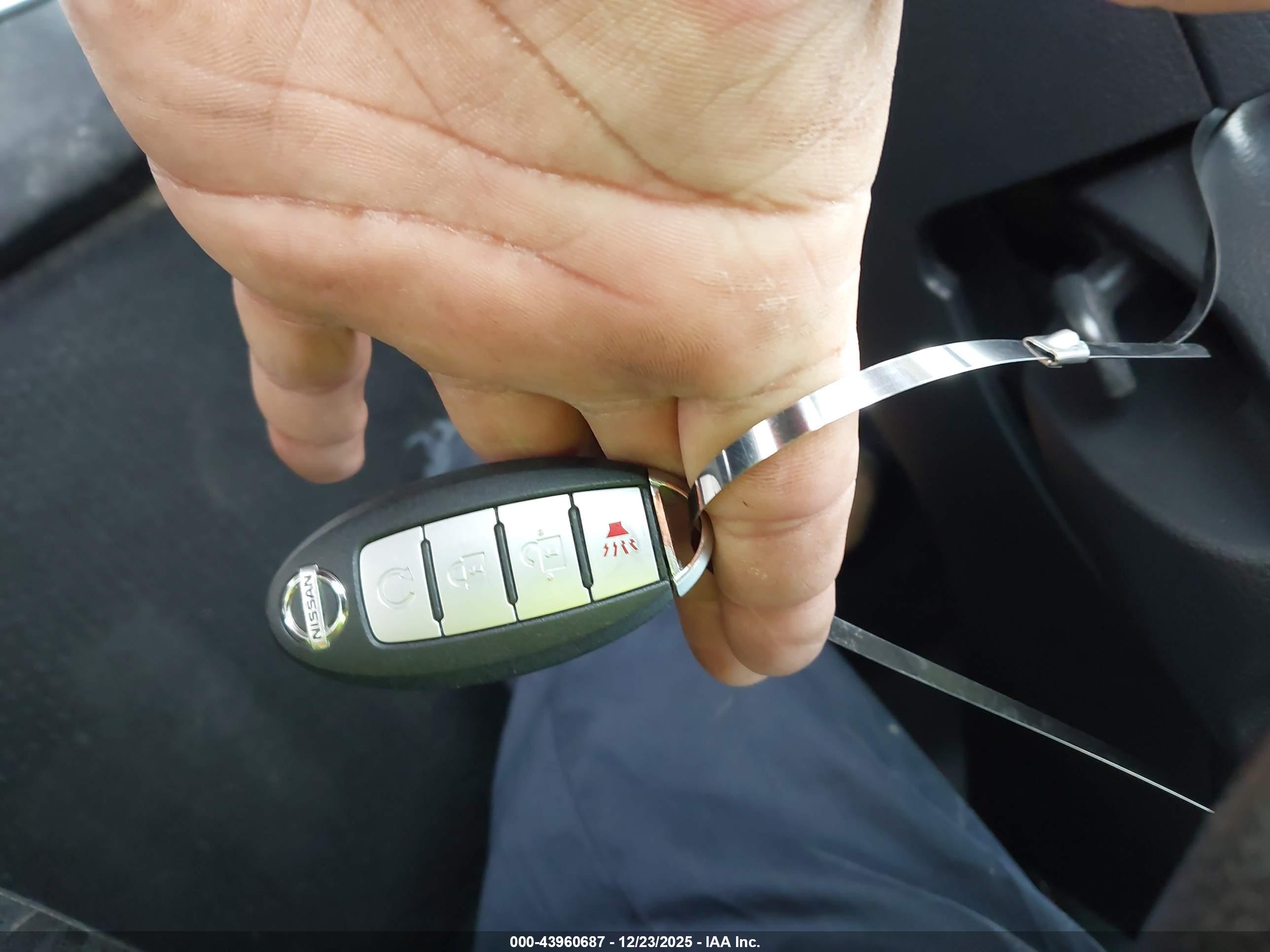 NISSAN ROGUE image 11