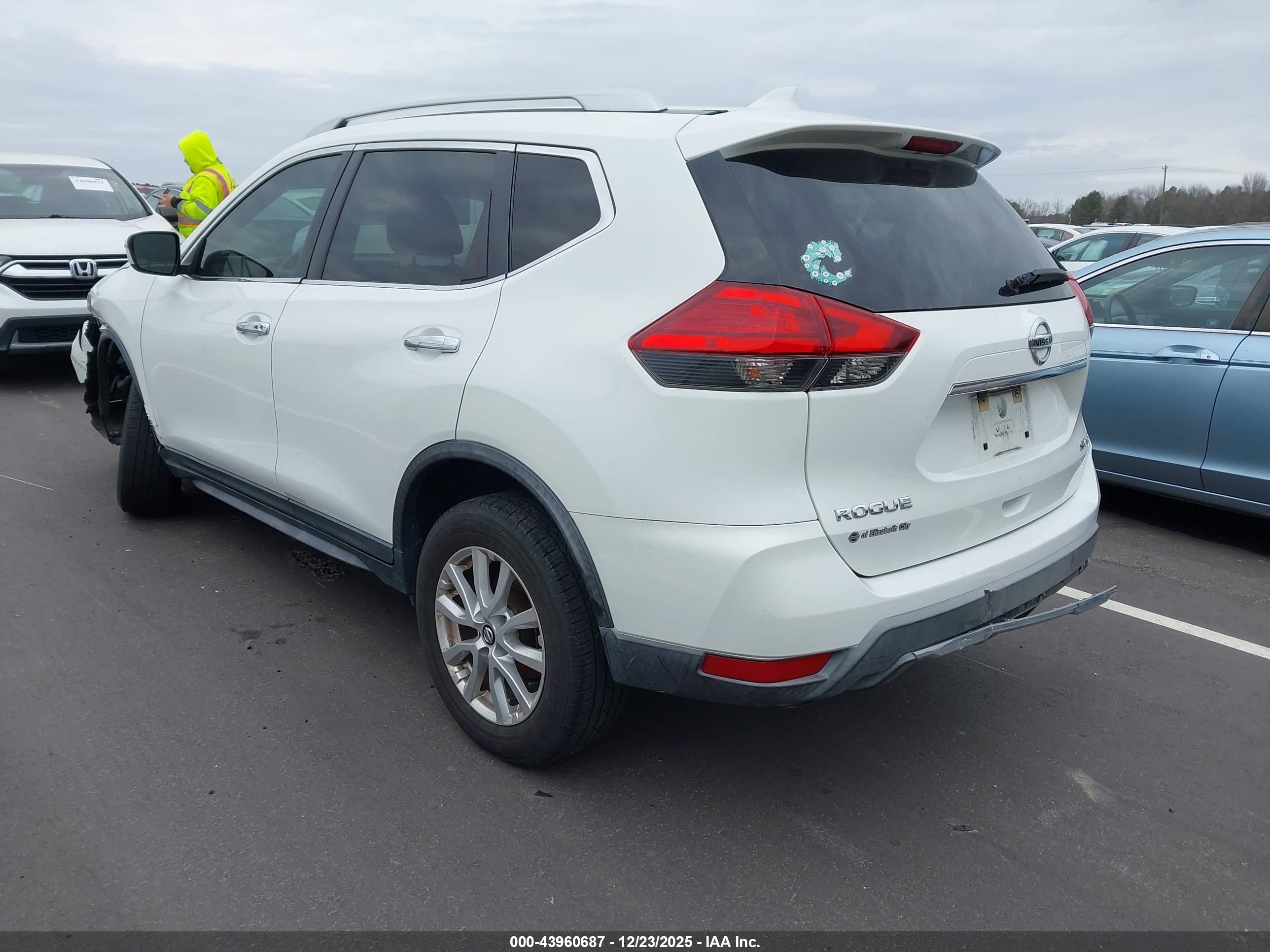 NISSAN ROGUE image 3