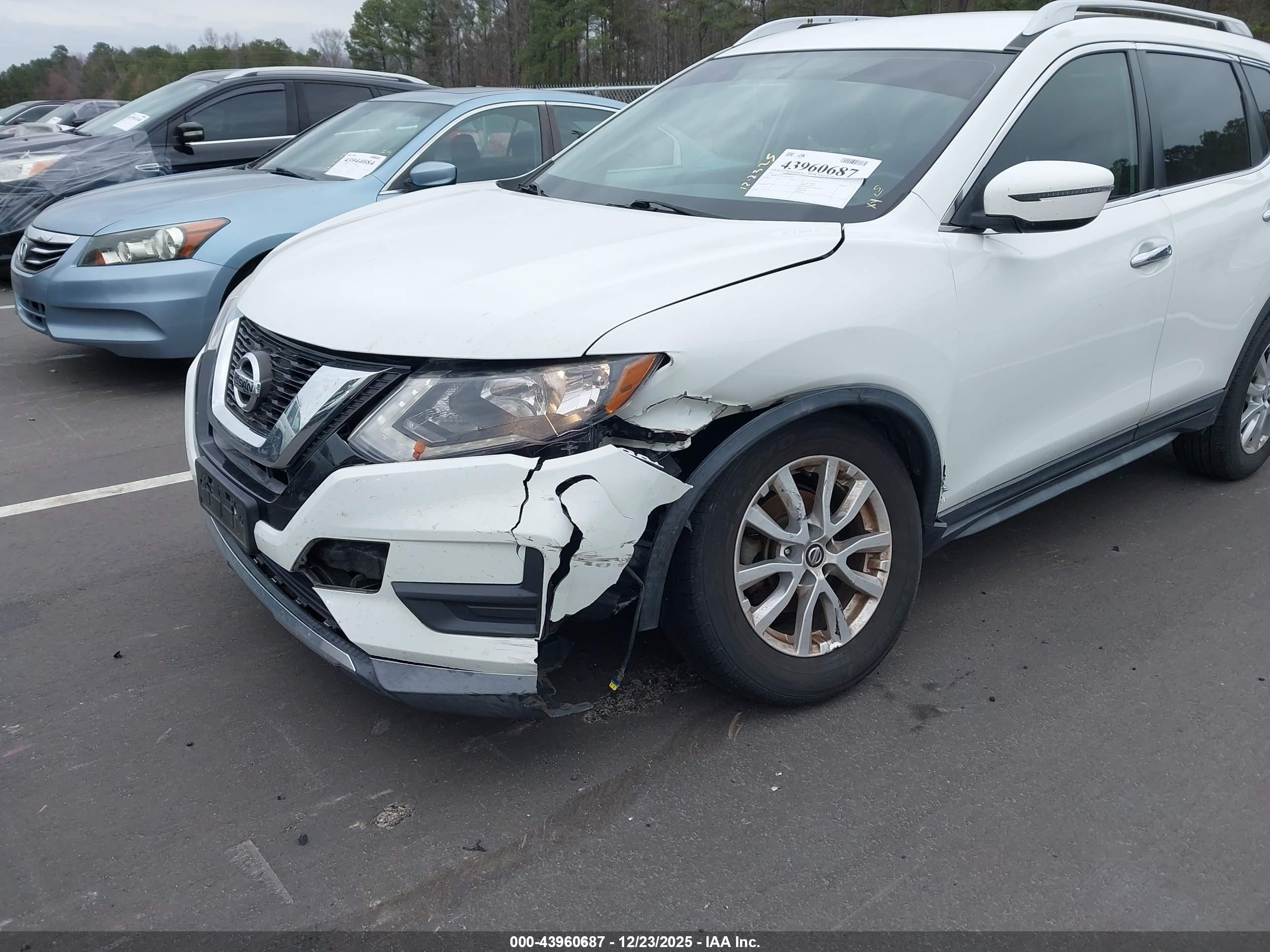 NISSAN ROGUE image 6