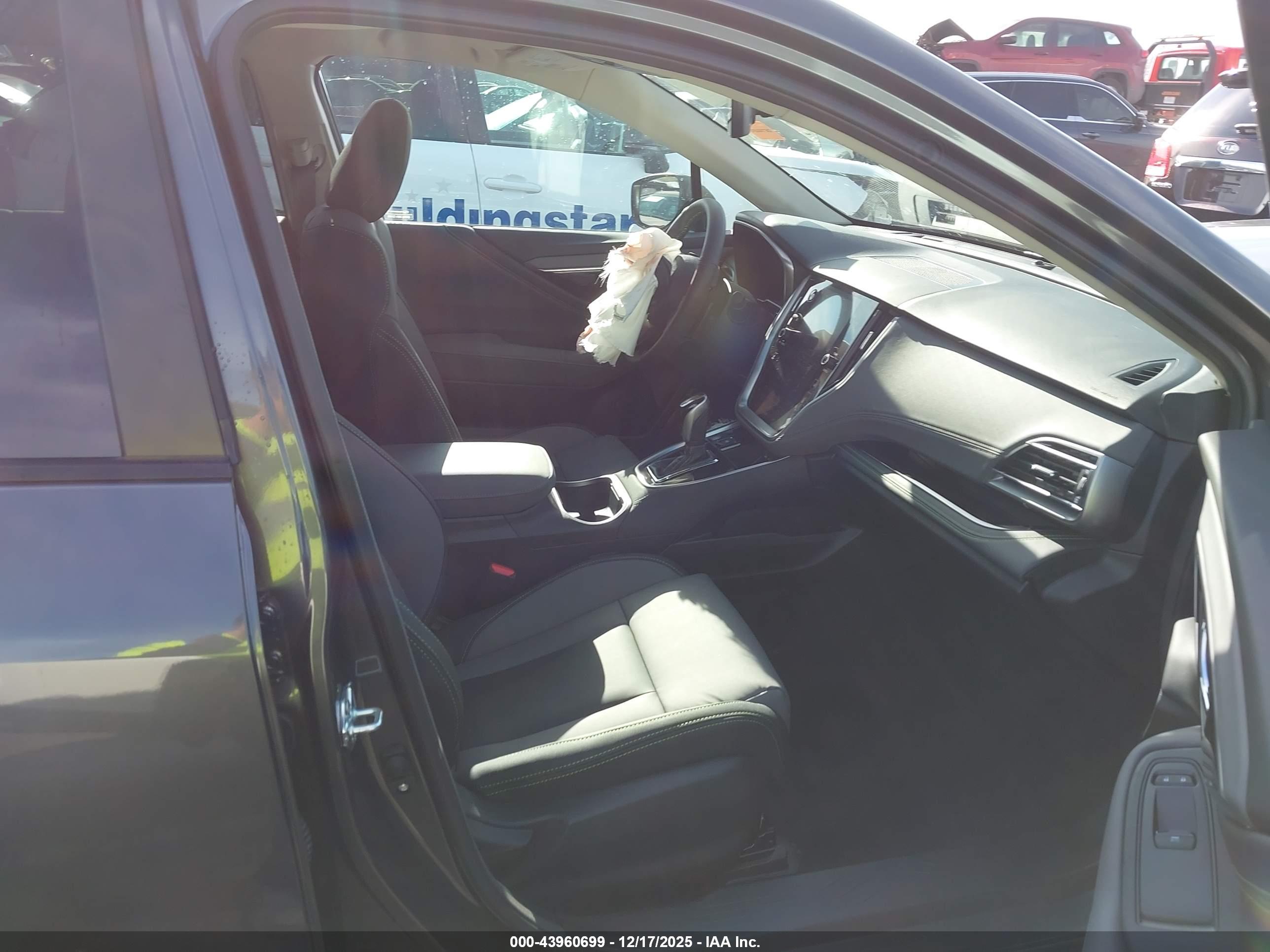 SUBARU OUTBACK image 5