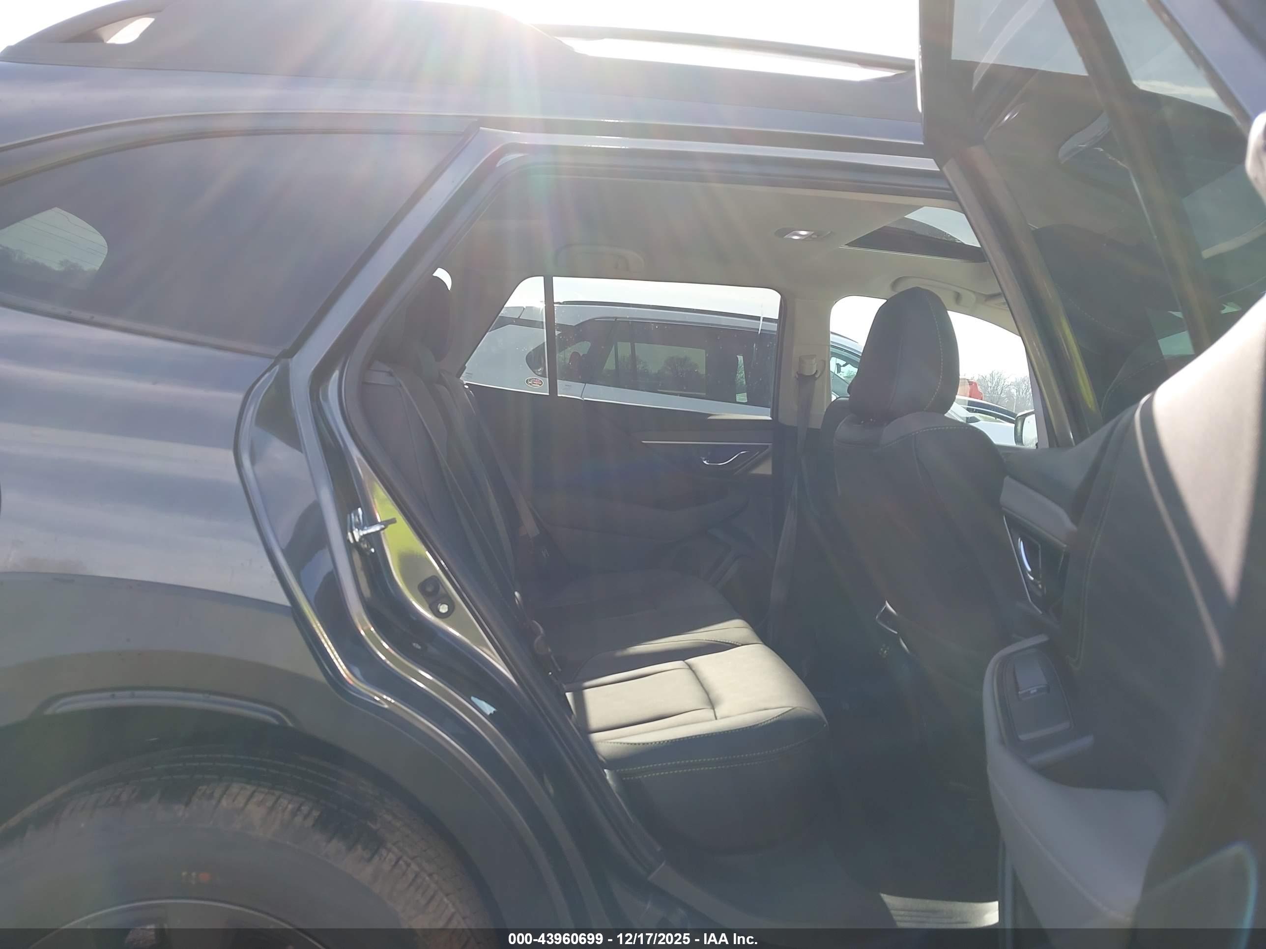SUBARU OUTBACK image 8
