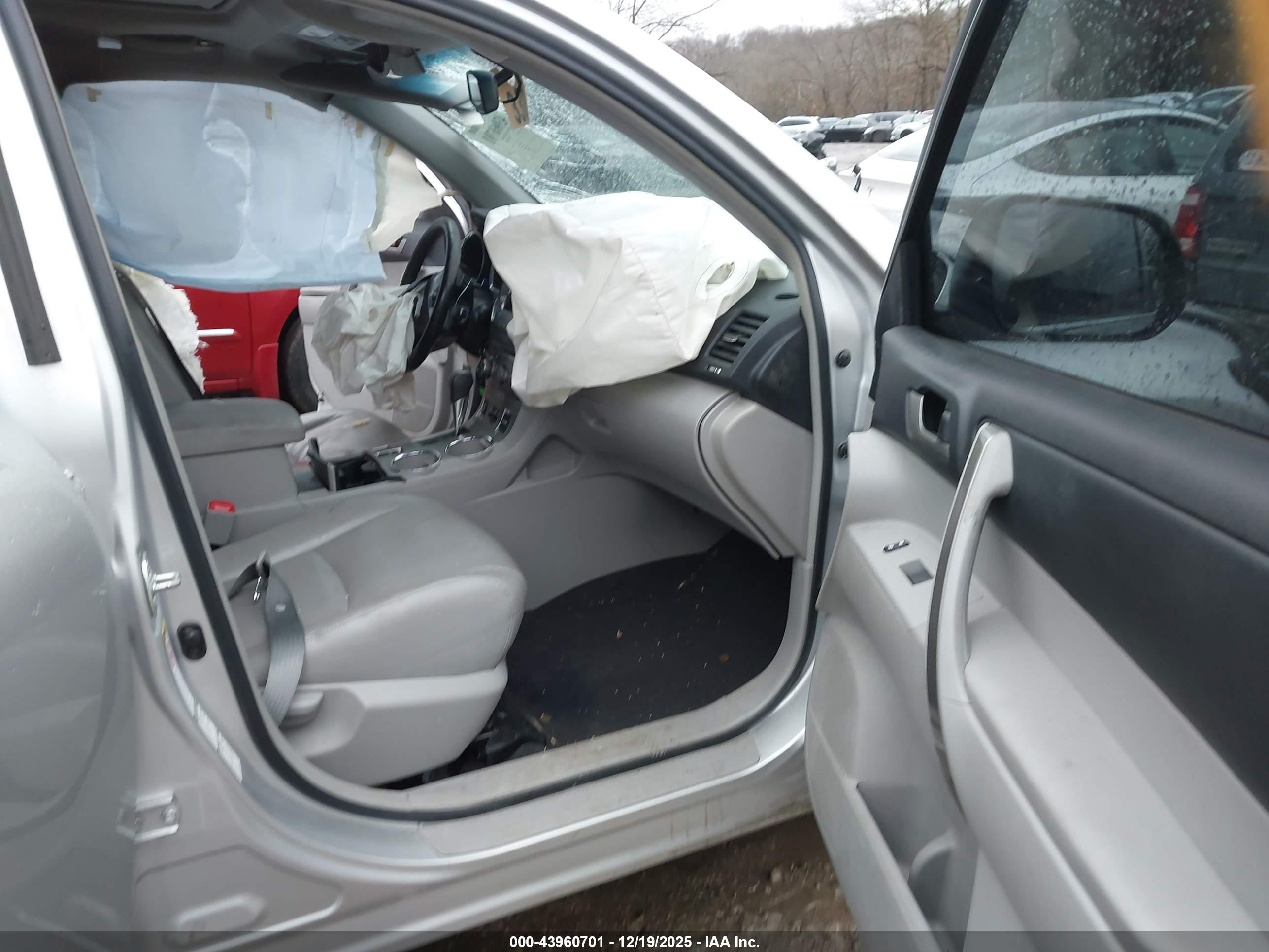 TOYOTA HIGHLANDER image 5