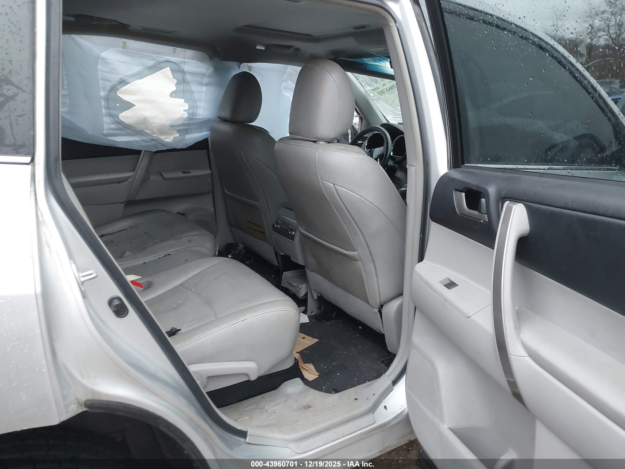 TOYOTA HIGHLANDER image 8