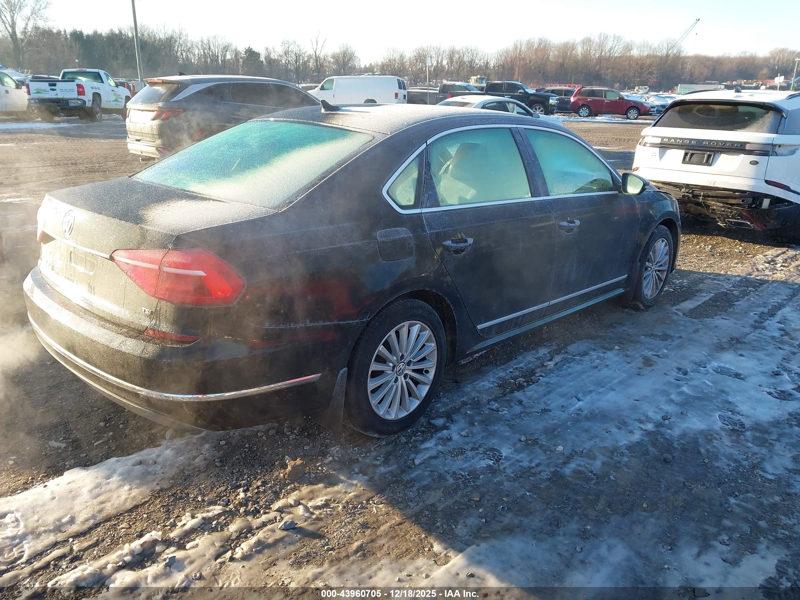 VOLKSWAGEN PASSAT image 4