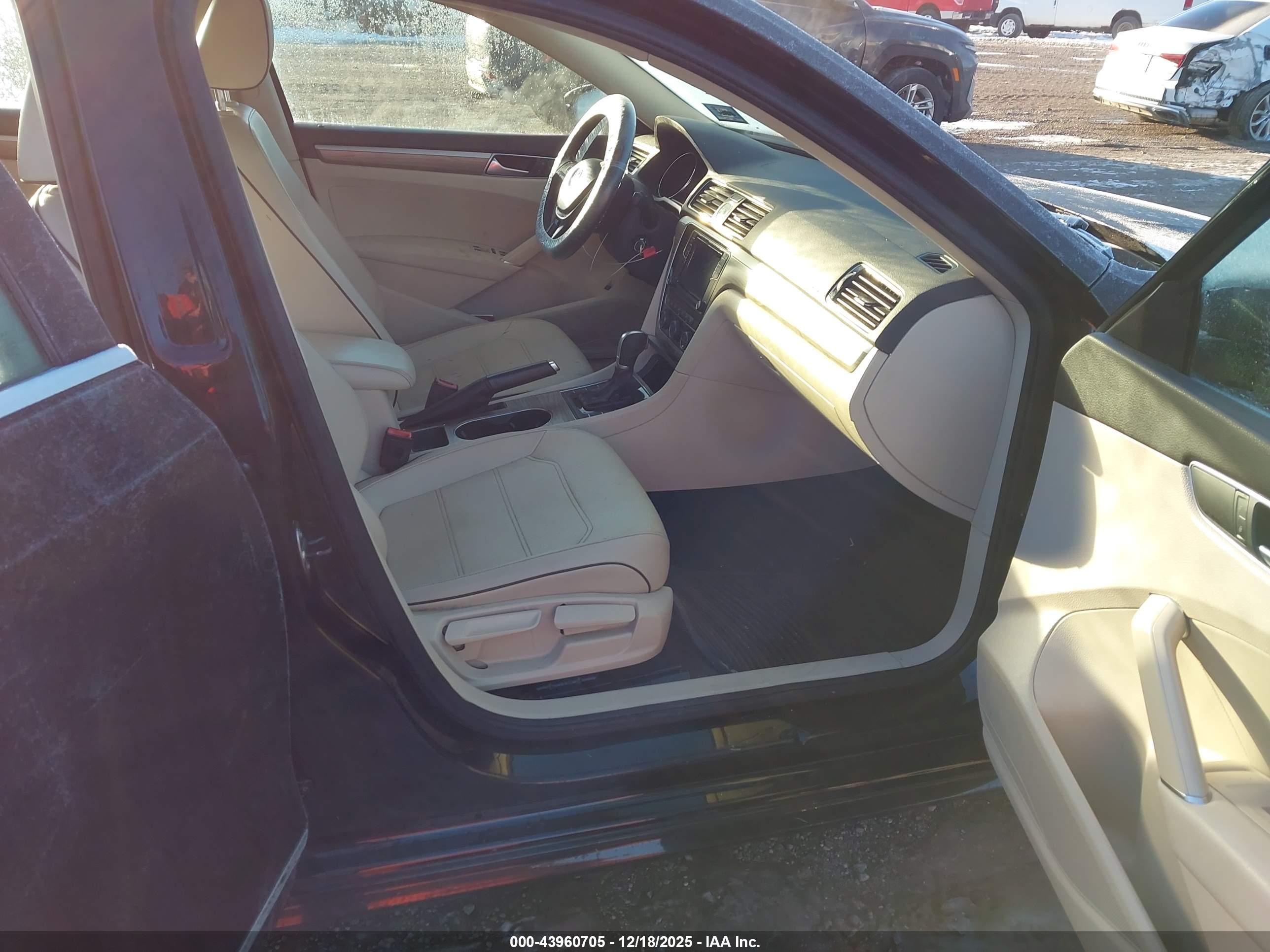 VOLKSWAGEN PASSAT image 5