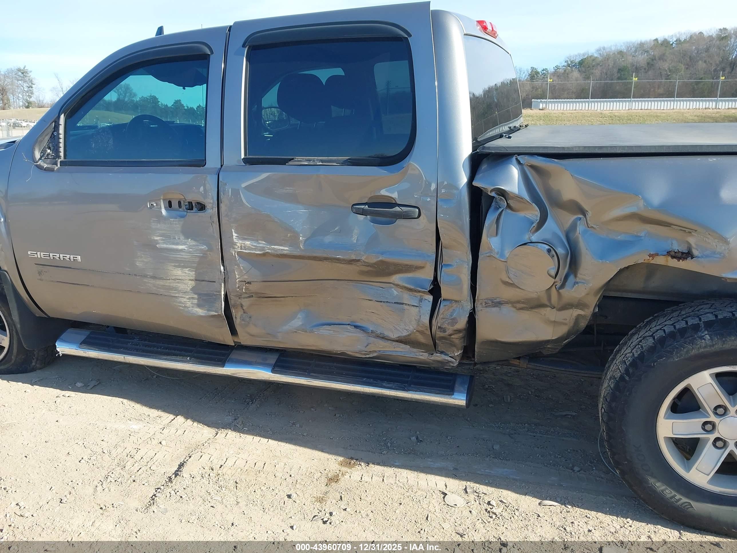 GMC SIERRA image 6