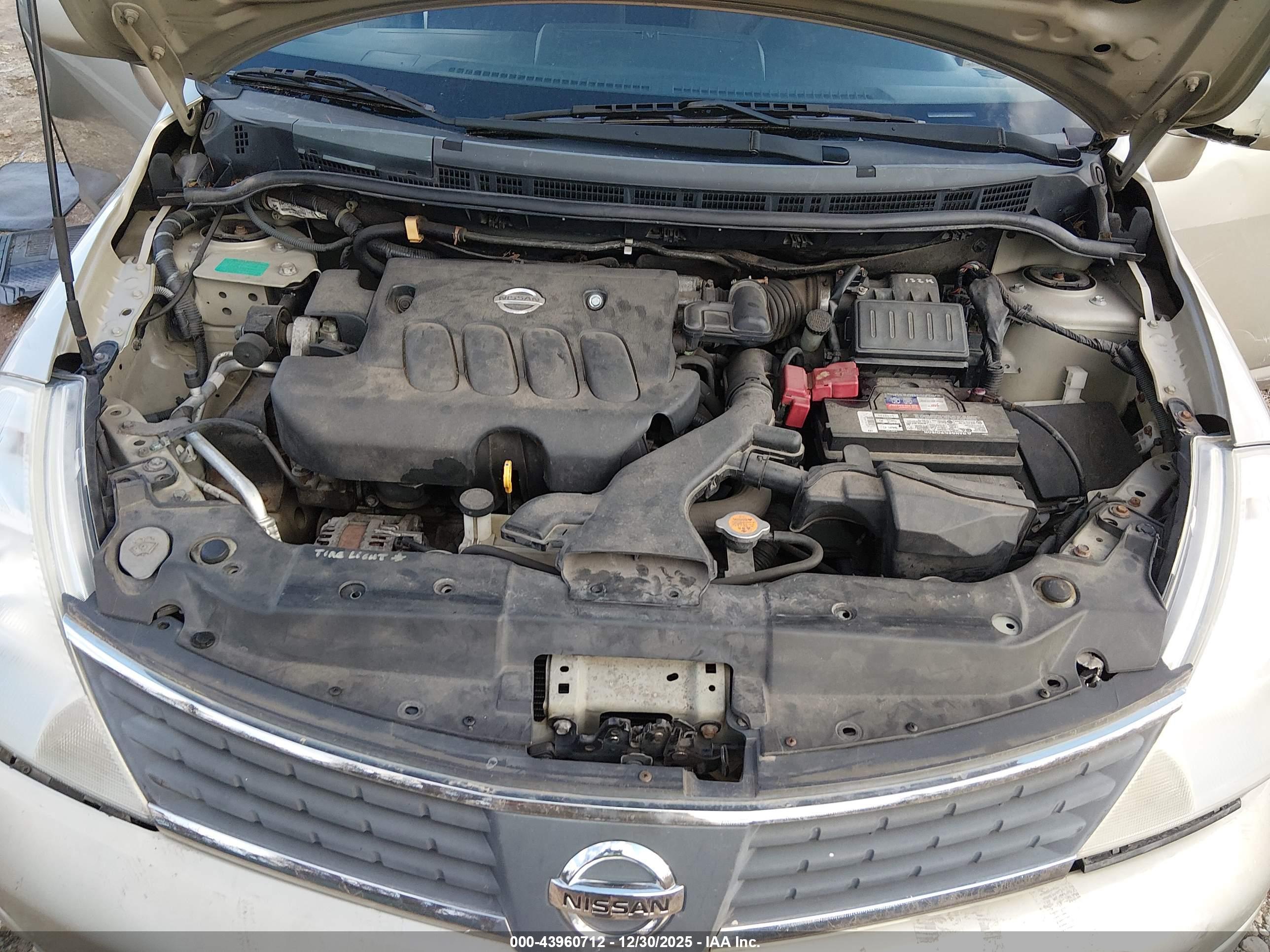 NISSAN VERSA image 10