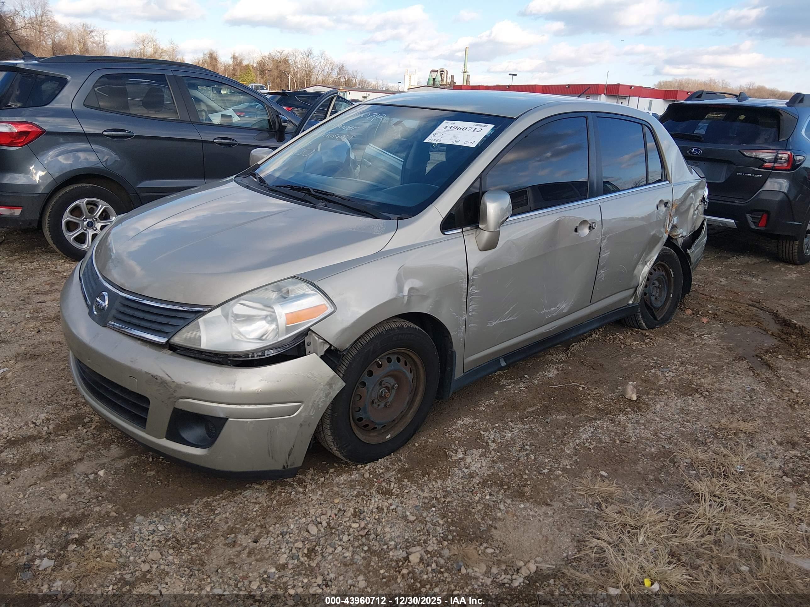 NISSAN VERSA image 2