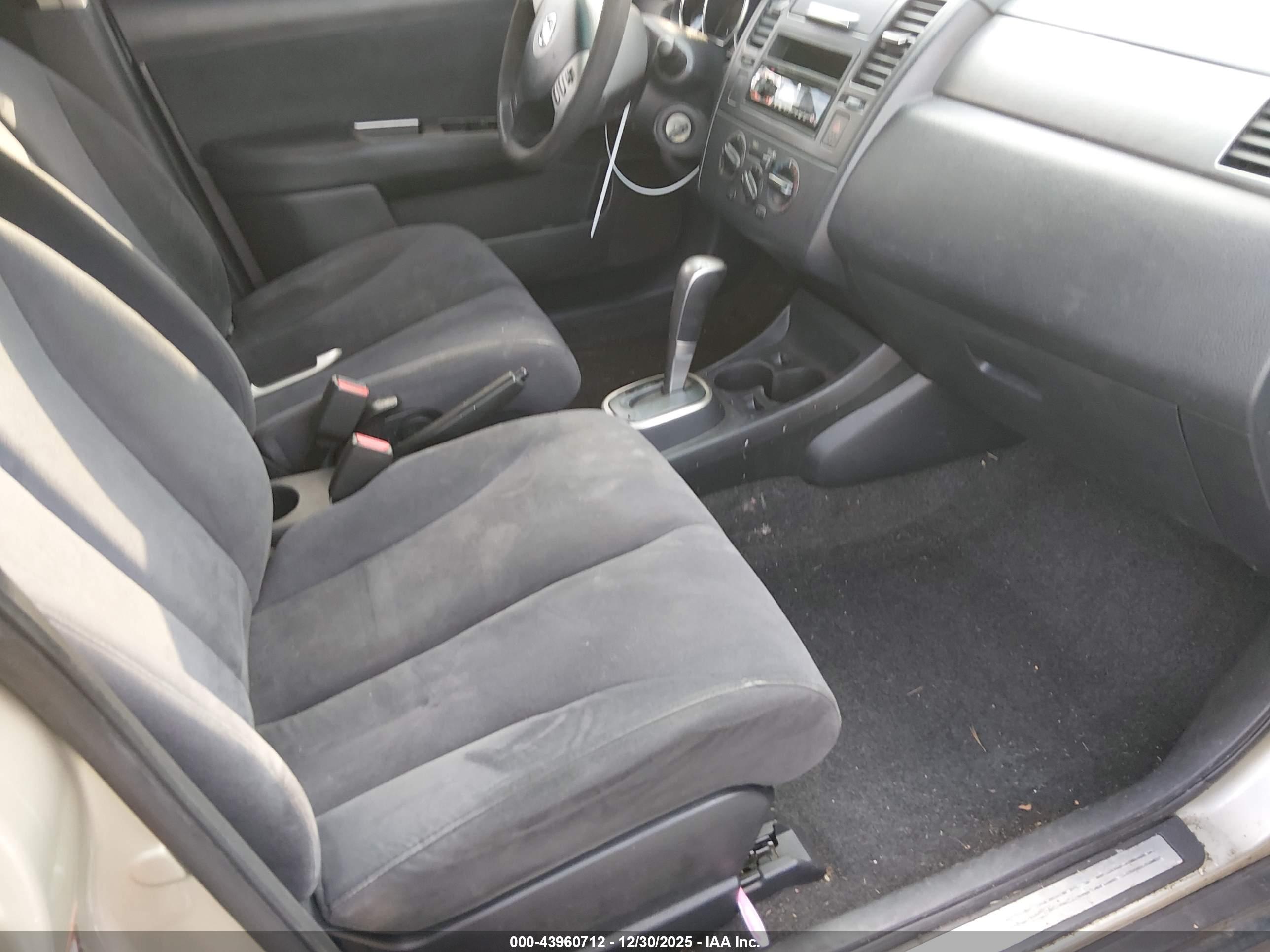 NISSAN VERSA image 5