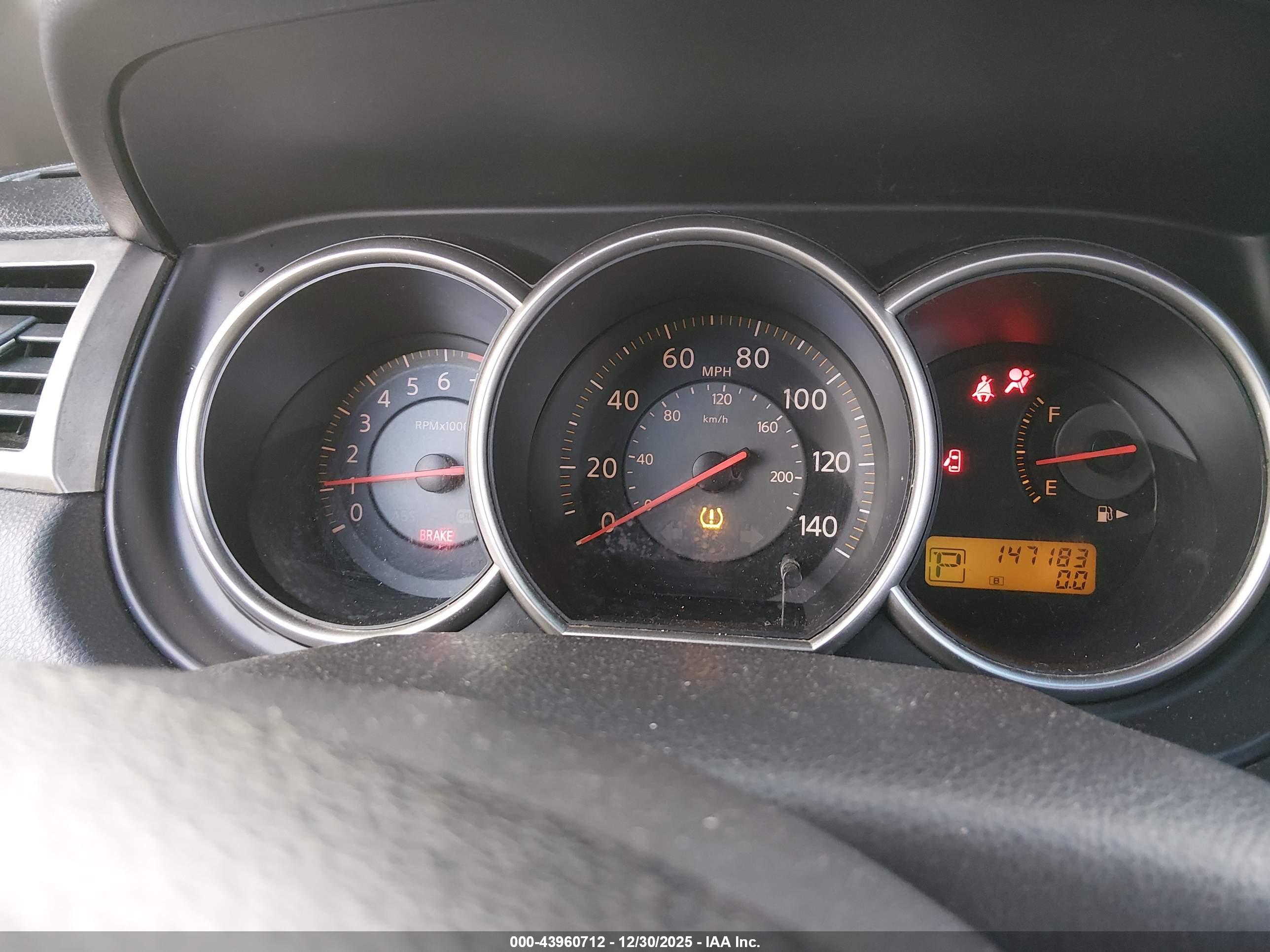 NISSAN VERSA image 7