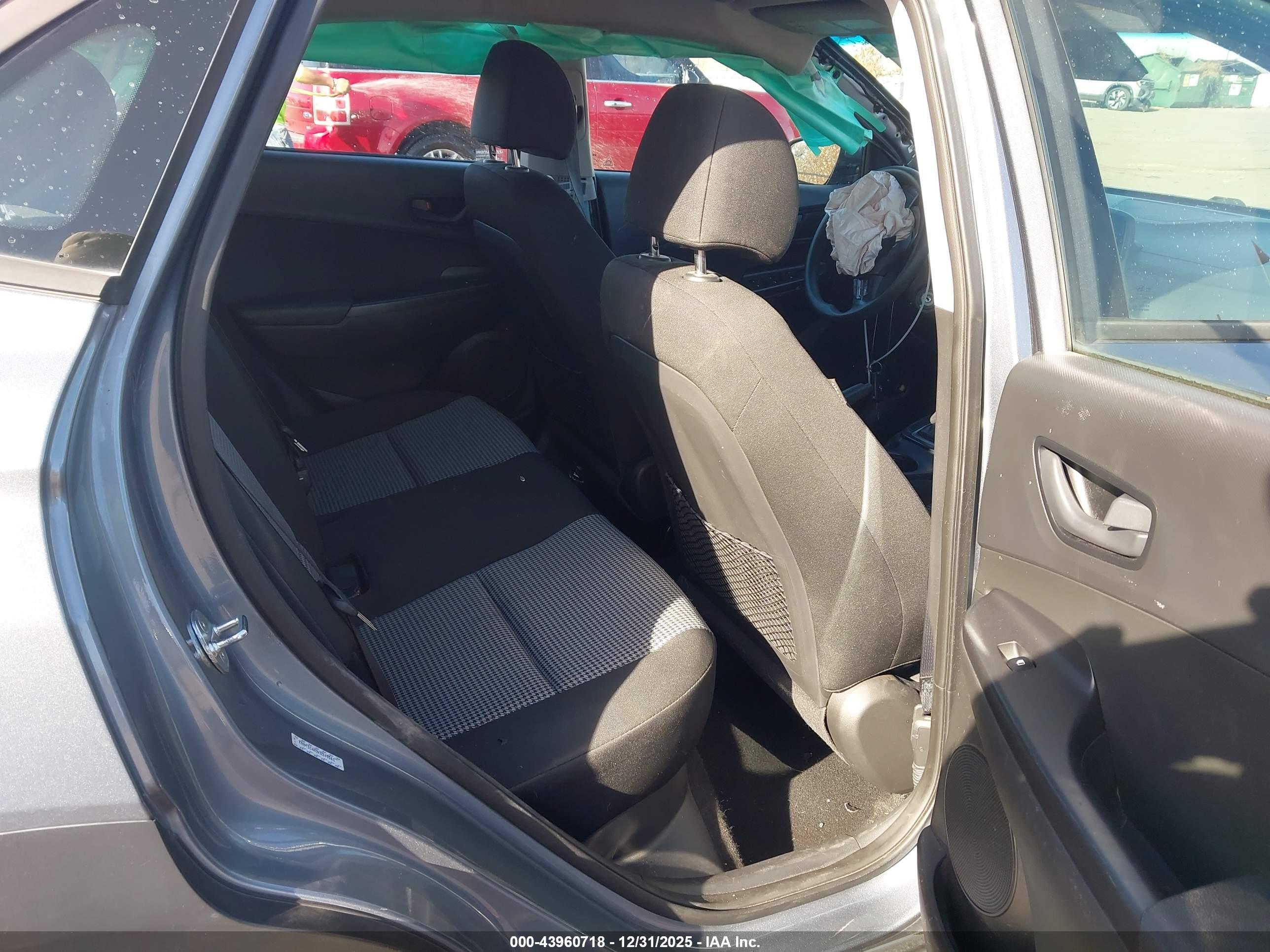 HYUNDAI KONA image 8