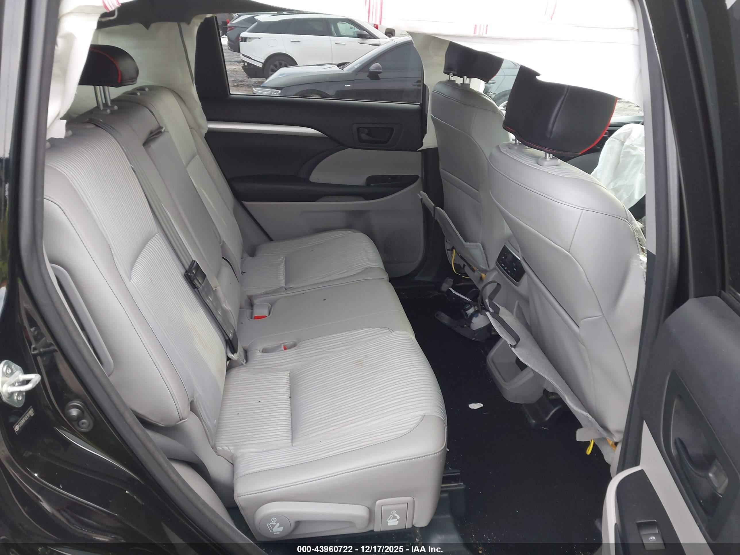 TOYOTA HIGHLANDER image 8