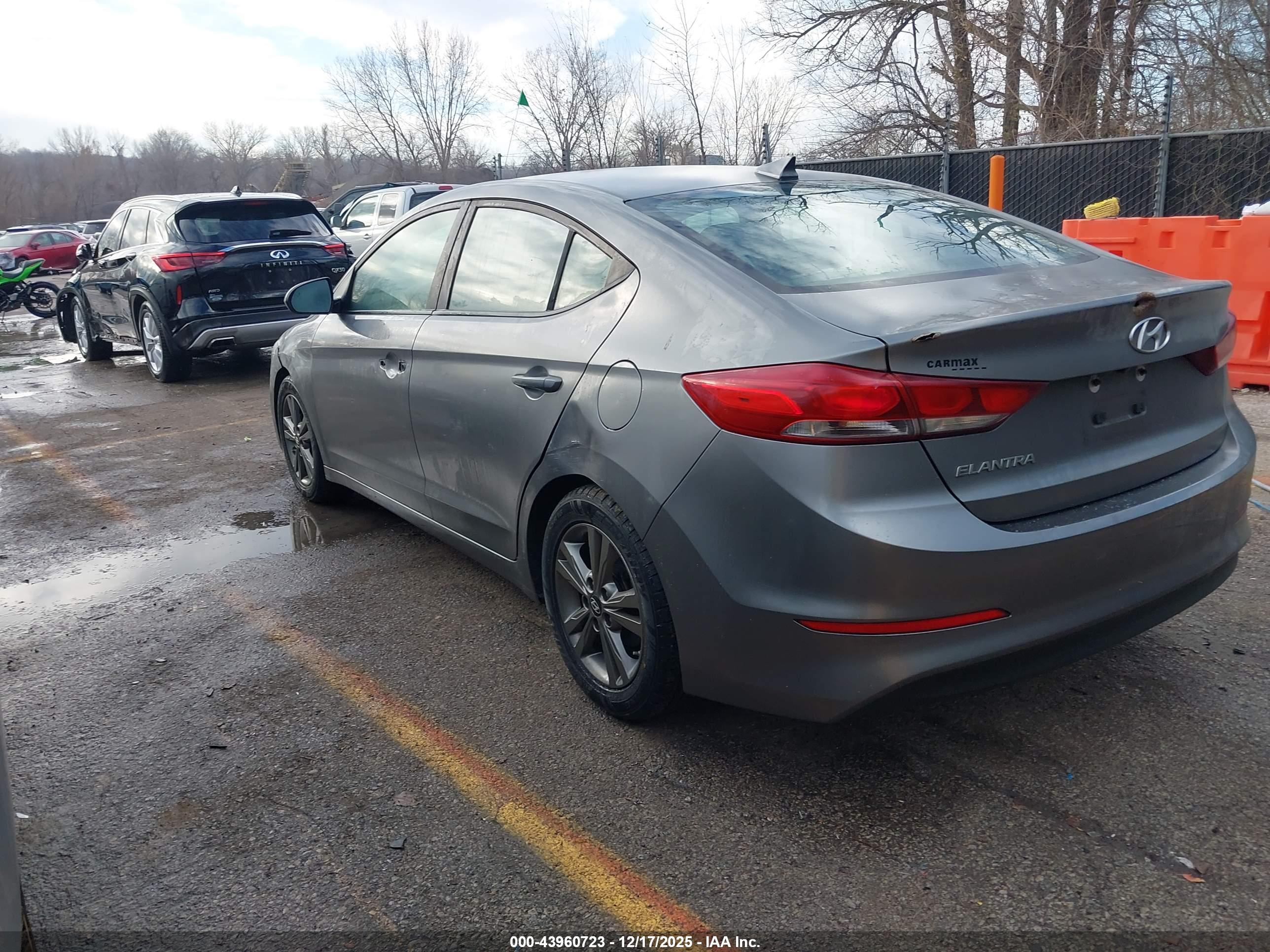 HYUNDAI ELANTRA image 3