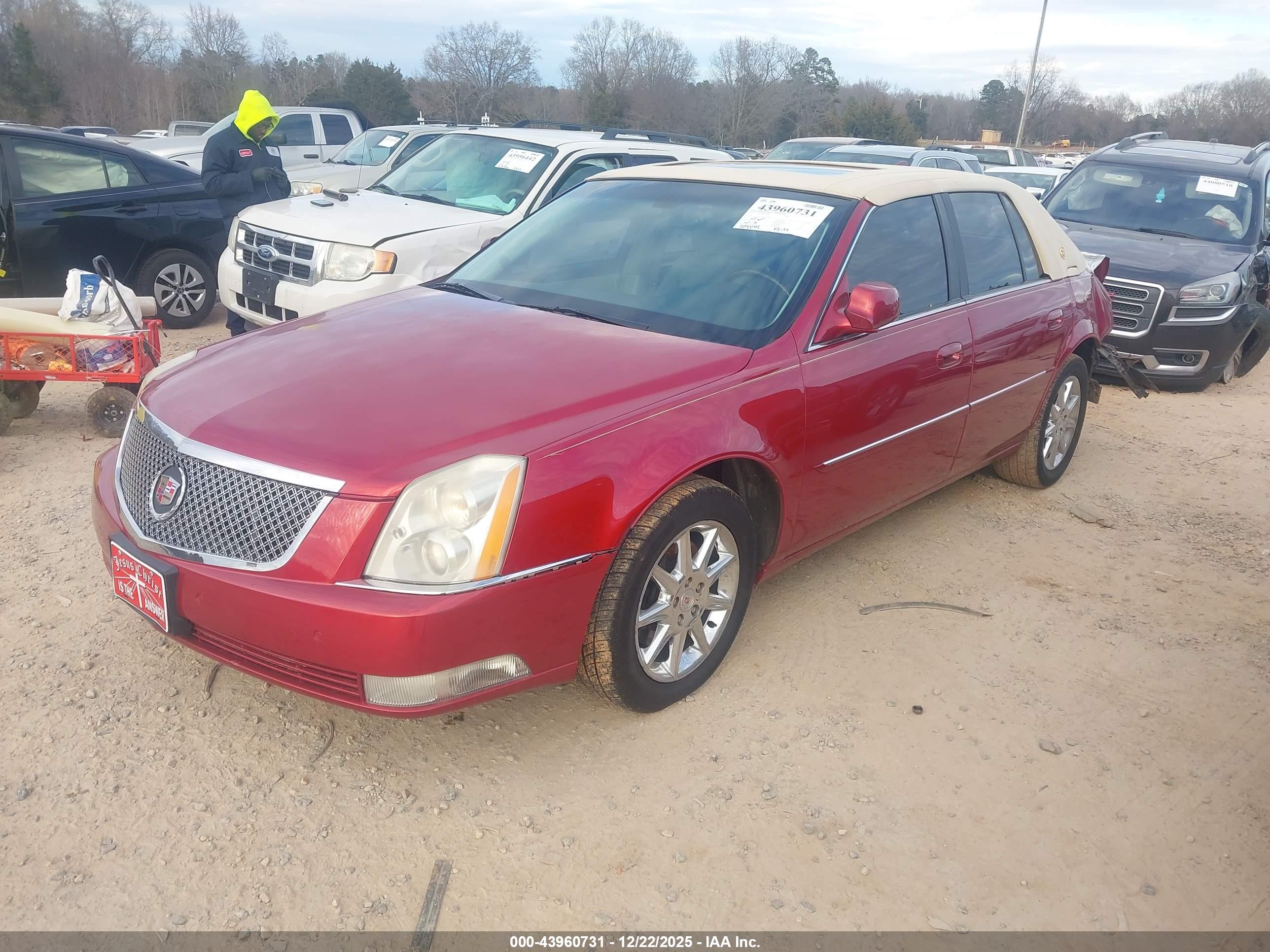 CADILLAC DTS image 2