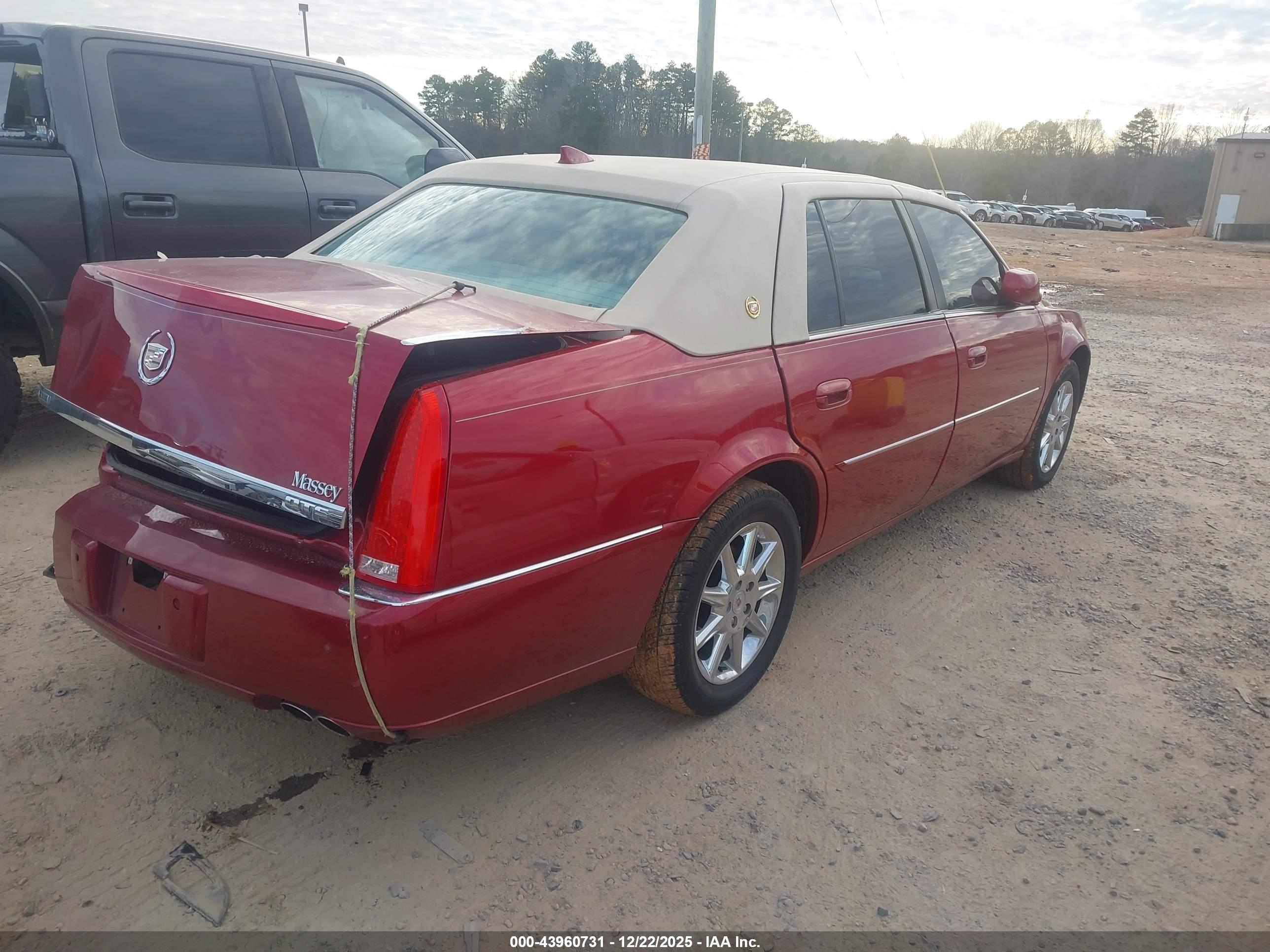 CADILLAC DTS image 4