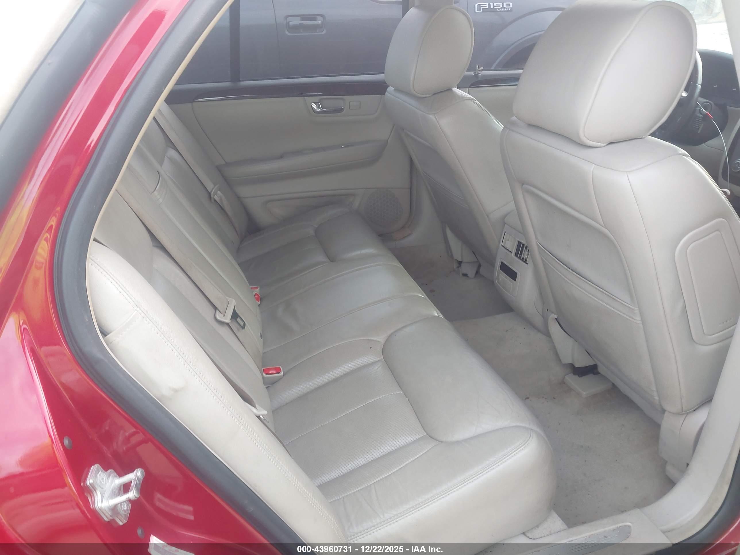 CADILLAC DTS image 8
