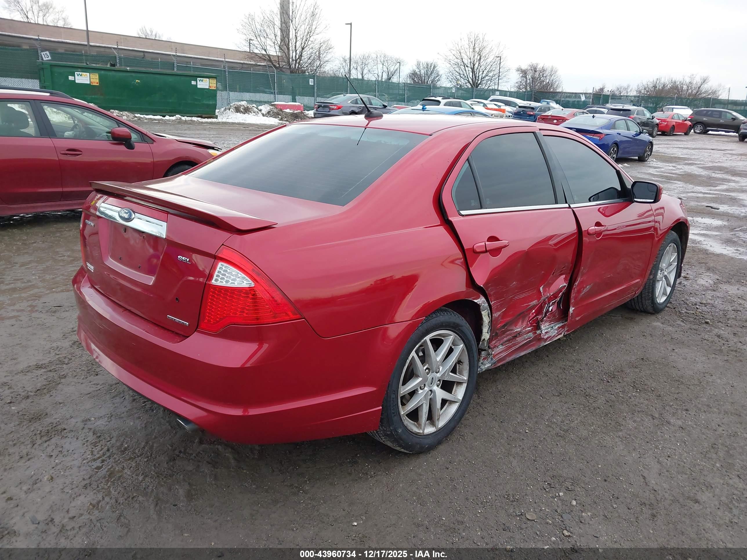FORD FUSION image 4