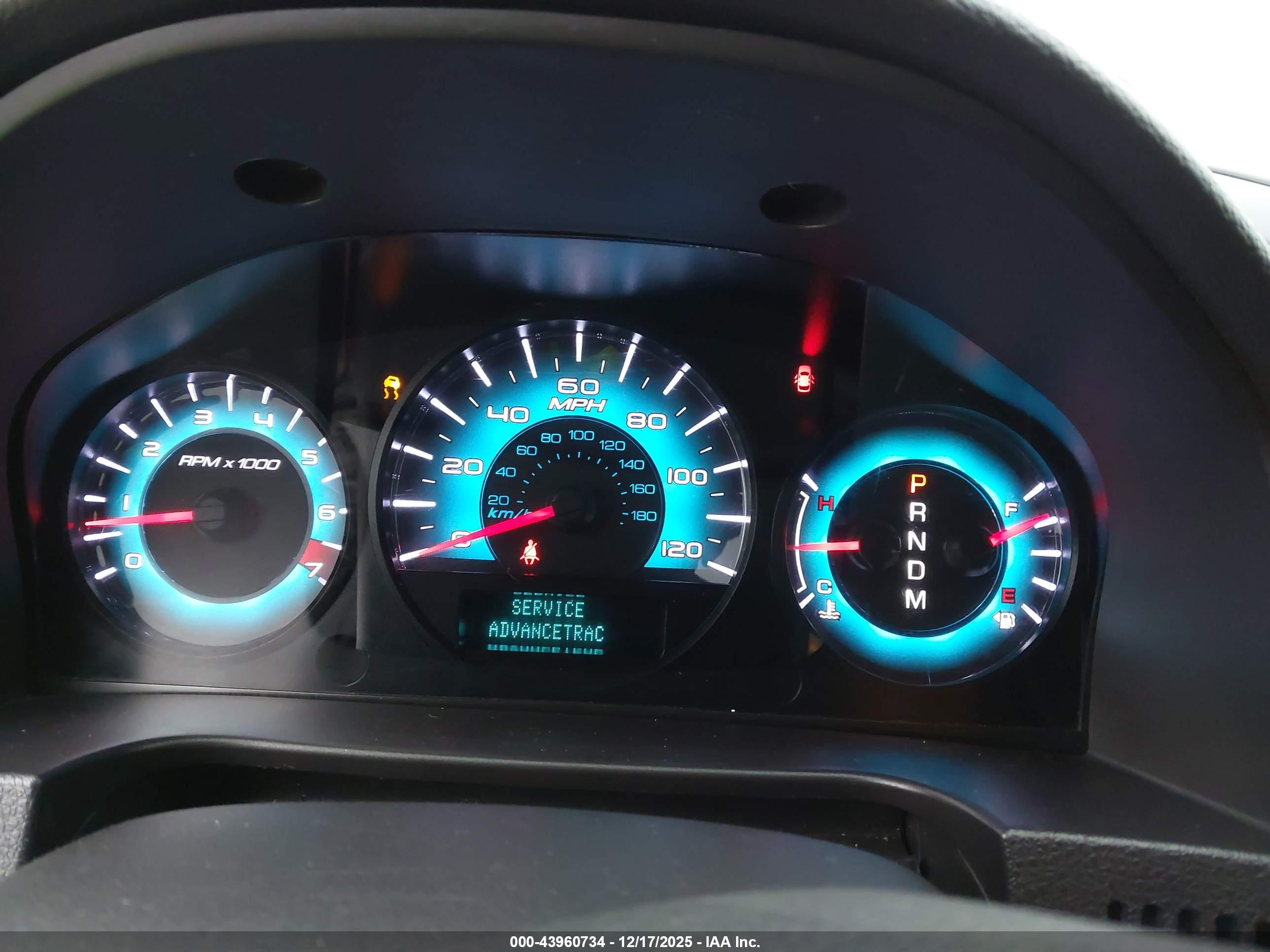 FORD FUSION image 7