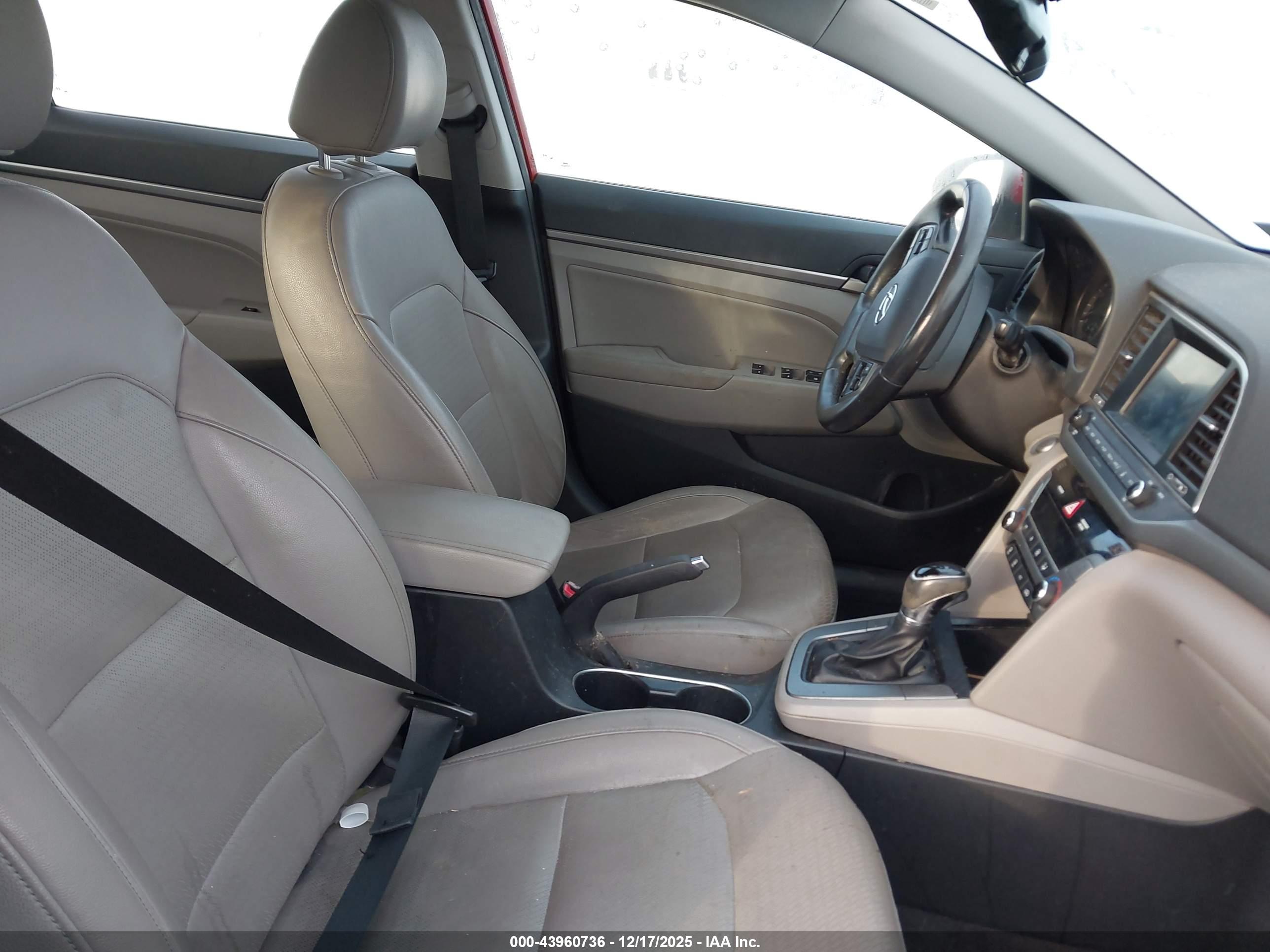 HYUNDAI ELANTRA image 5