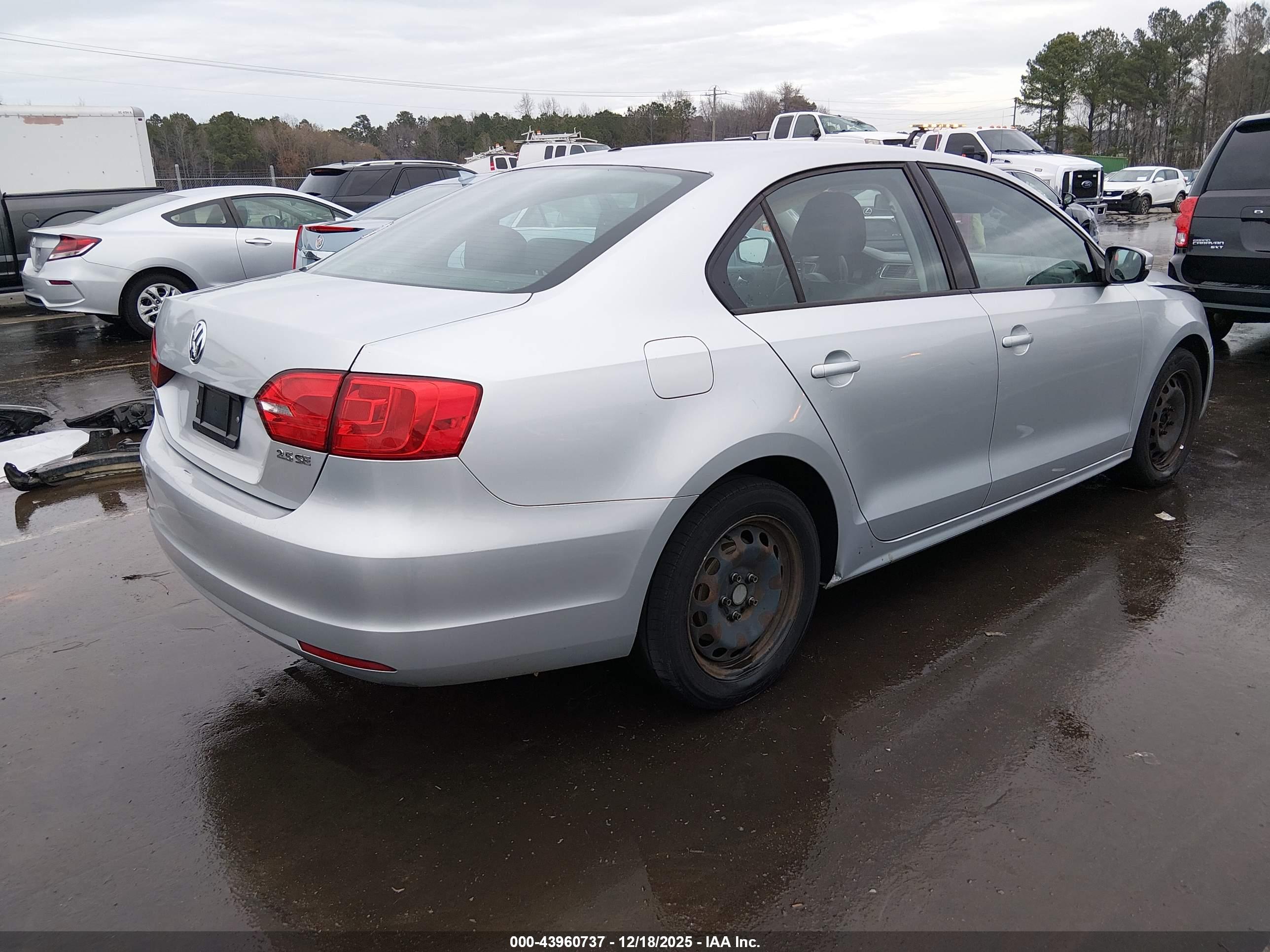 VOLKSWAGEN JETTA image 4