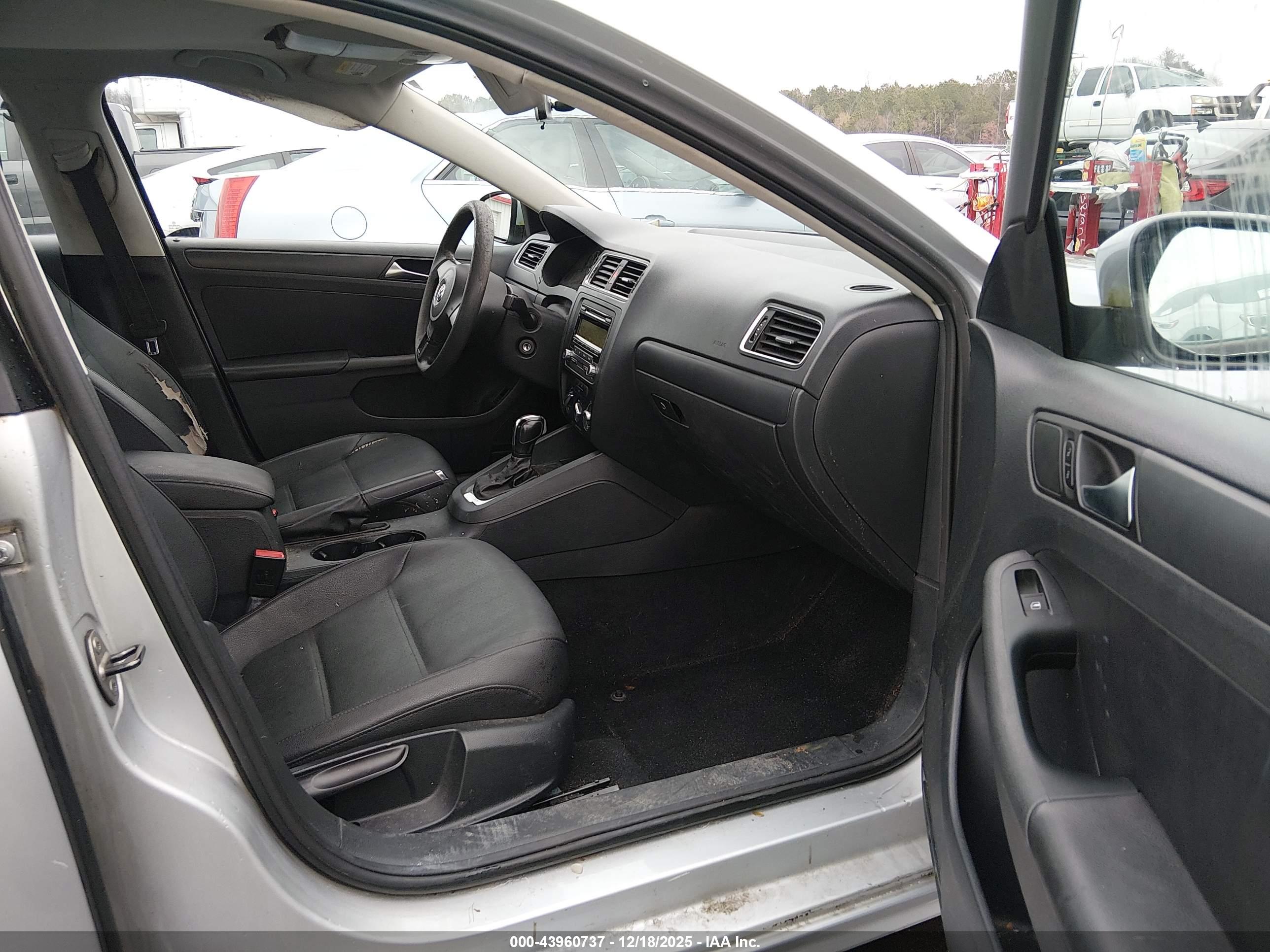 VOLKSWAGEN JETTA image 5
