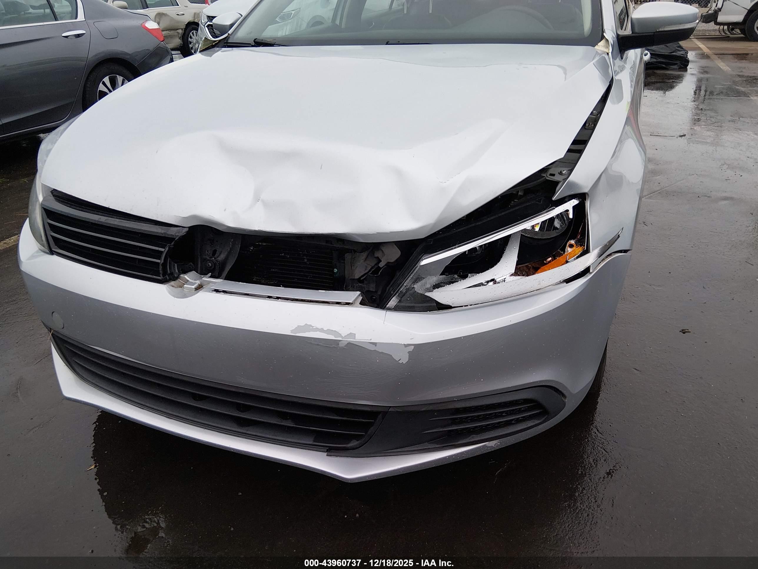 VOLKSWAGEN JETTA image 6