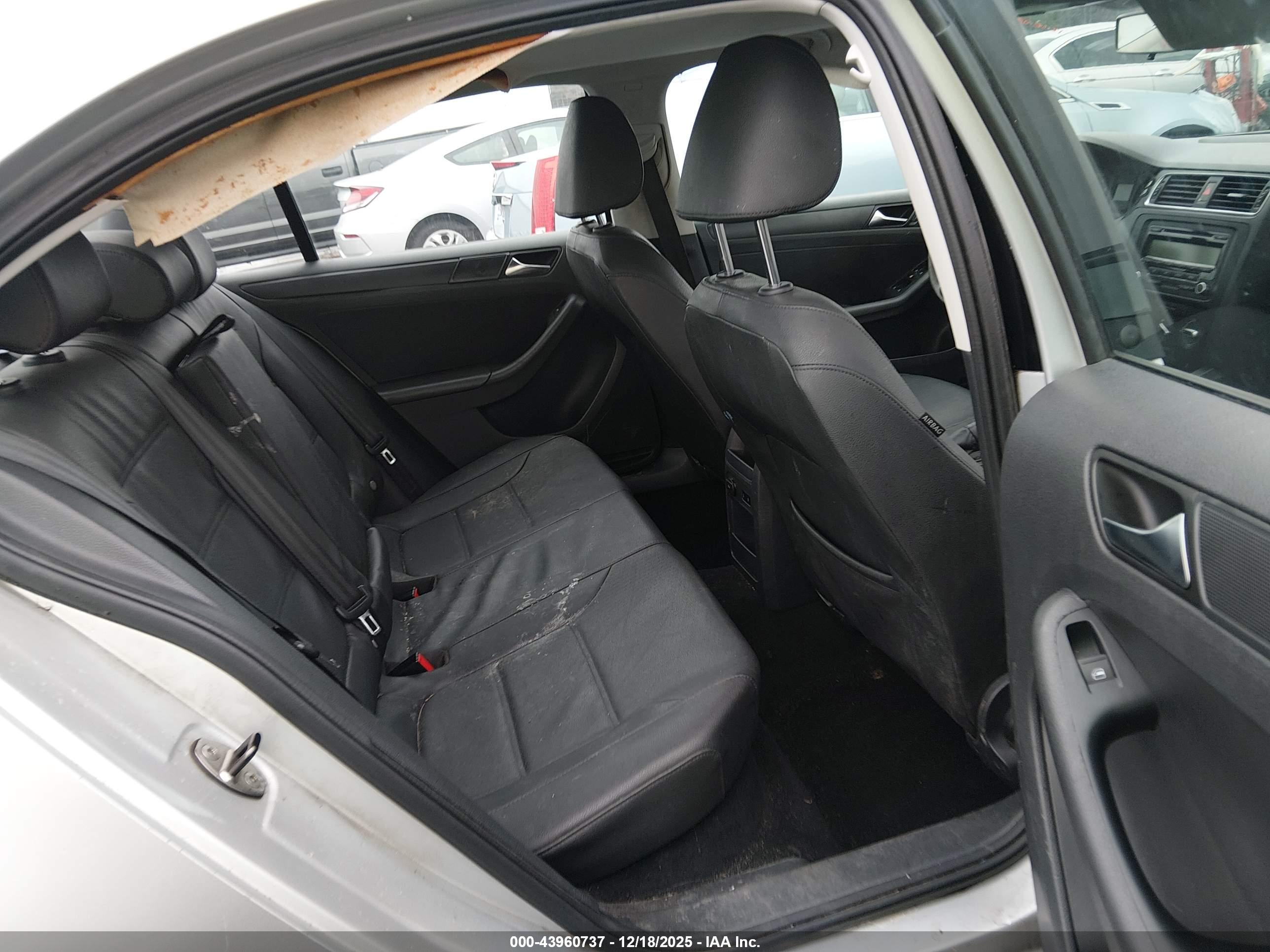VOLKSWAGEN JETTA image 8