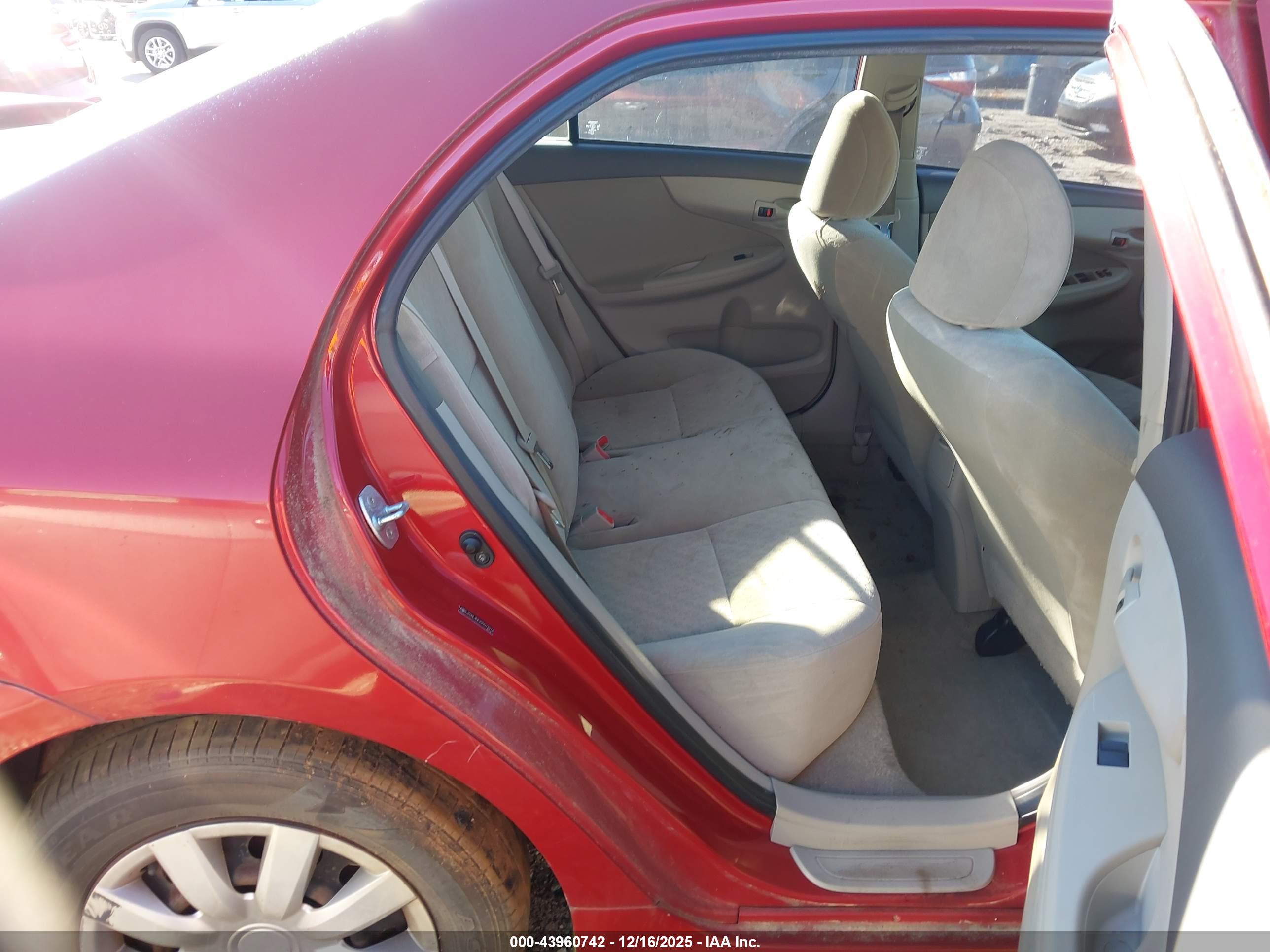 TOYOTA COROLLA image 8