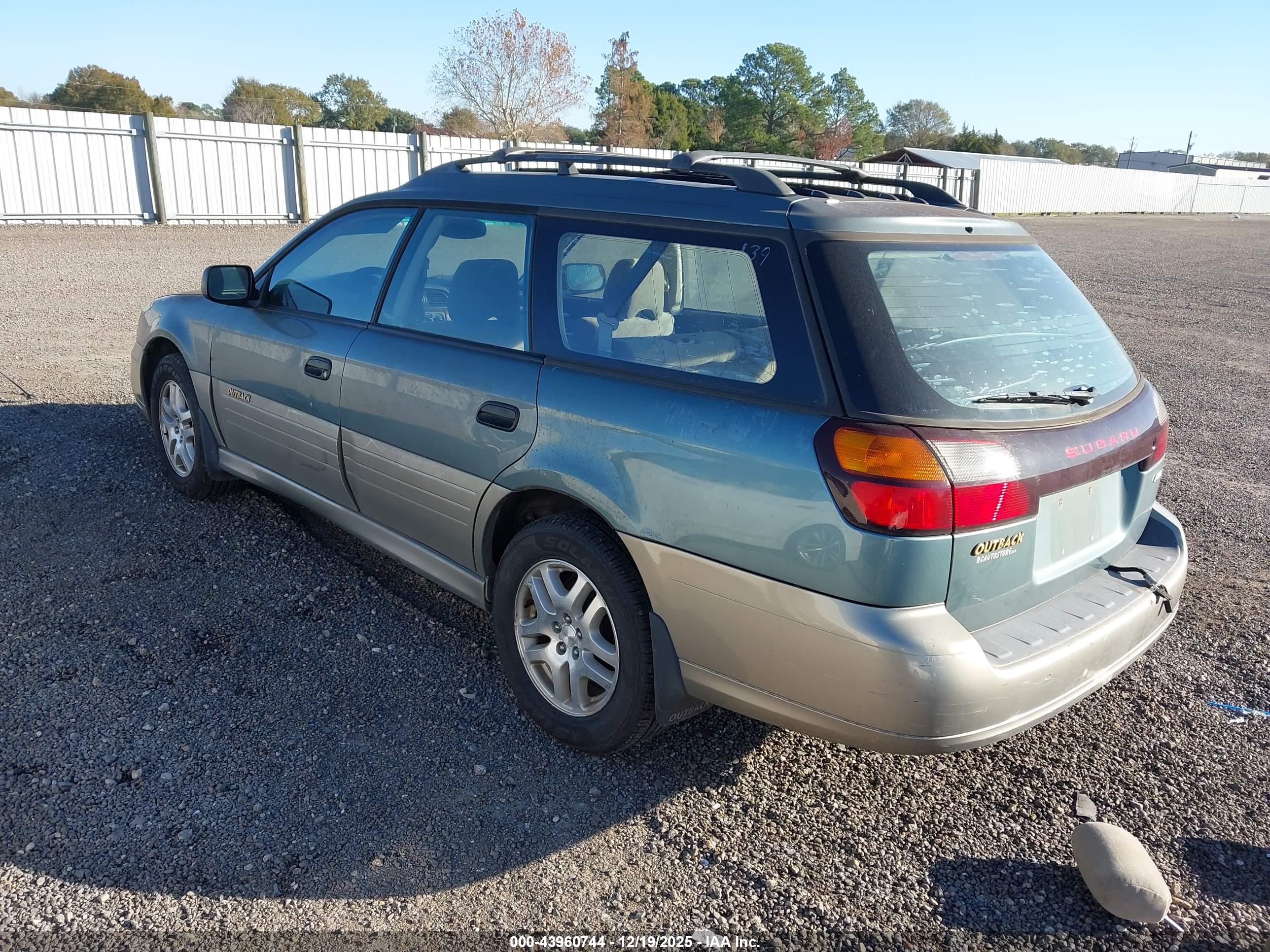 SUBARU OUTBACK image 3