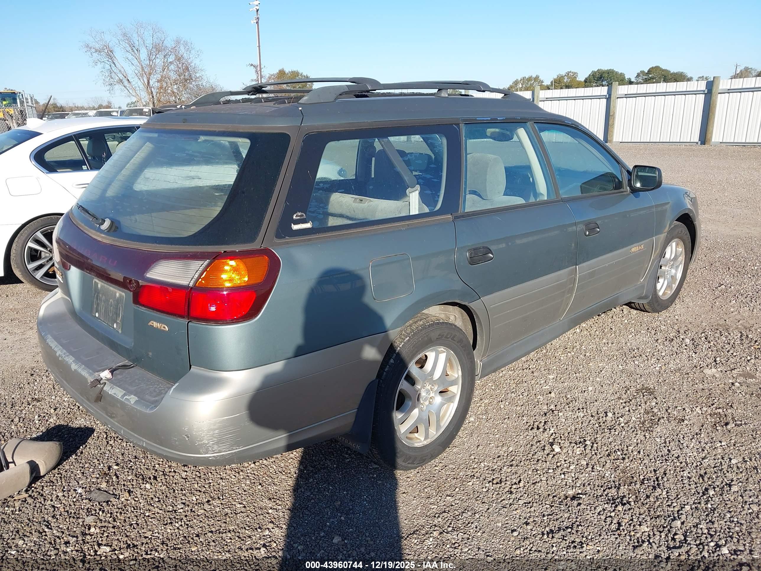 SUBARU OUTBACK image 4
