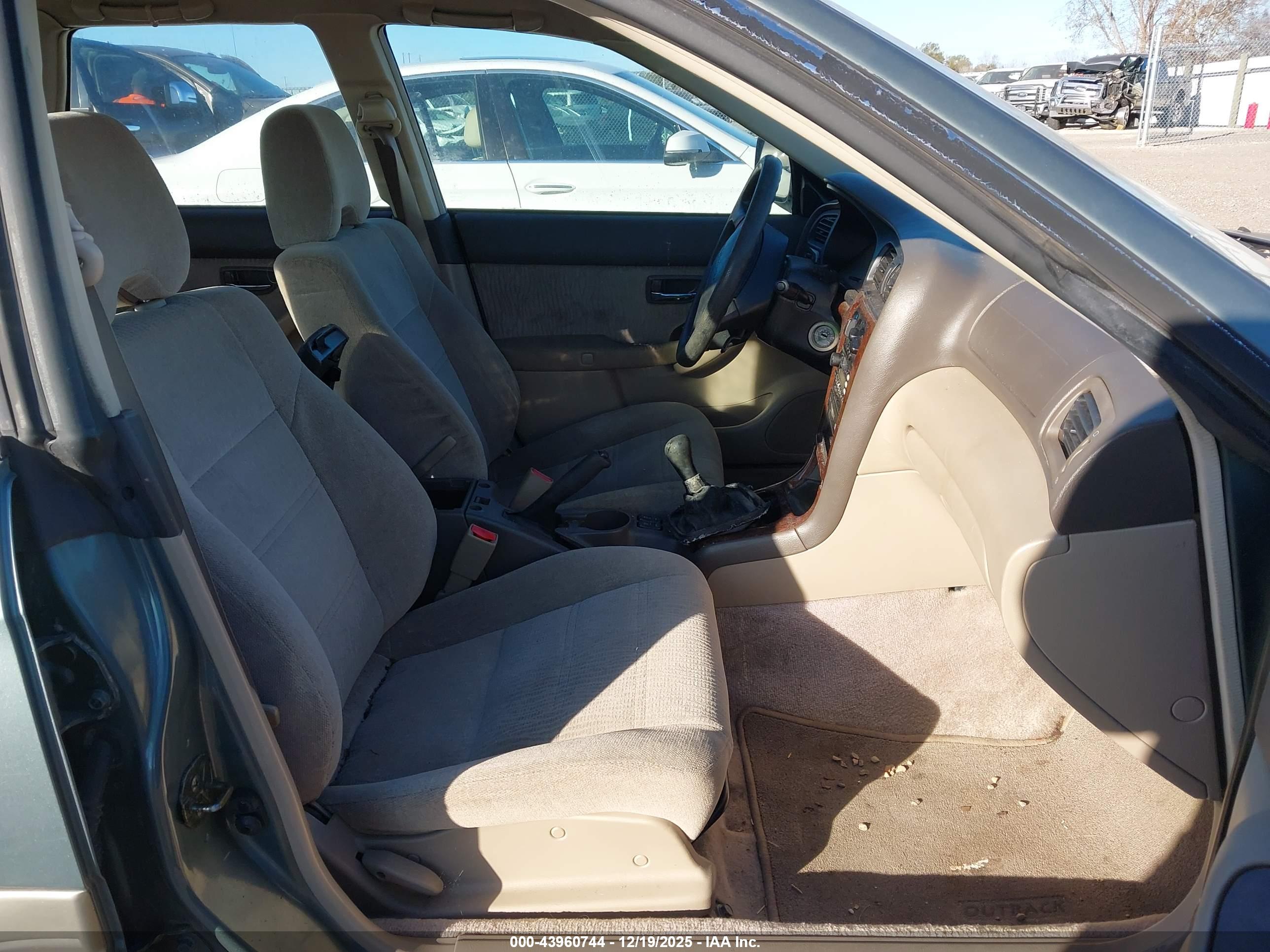 SUBARU OUTBACK image 5