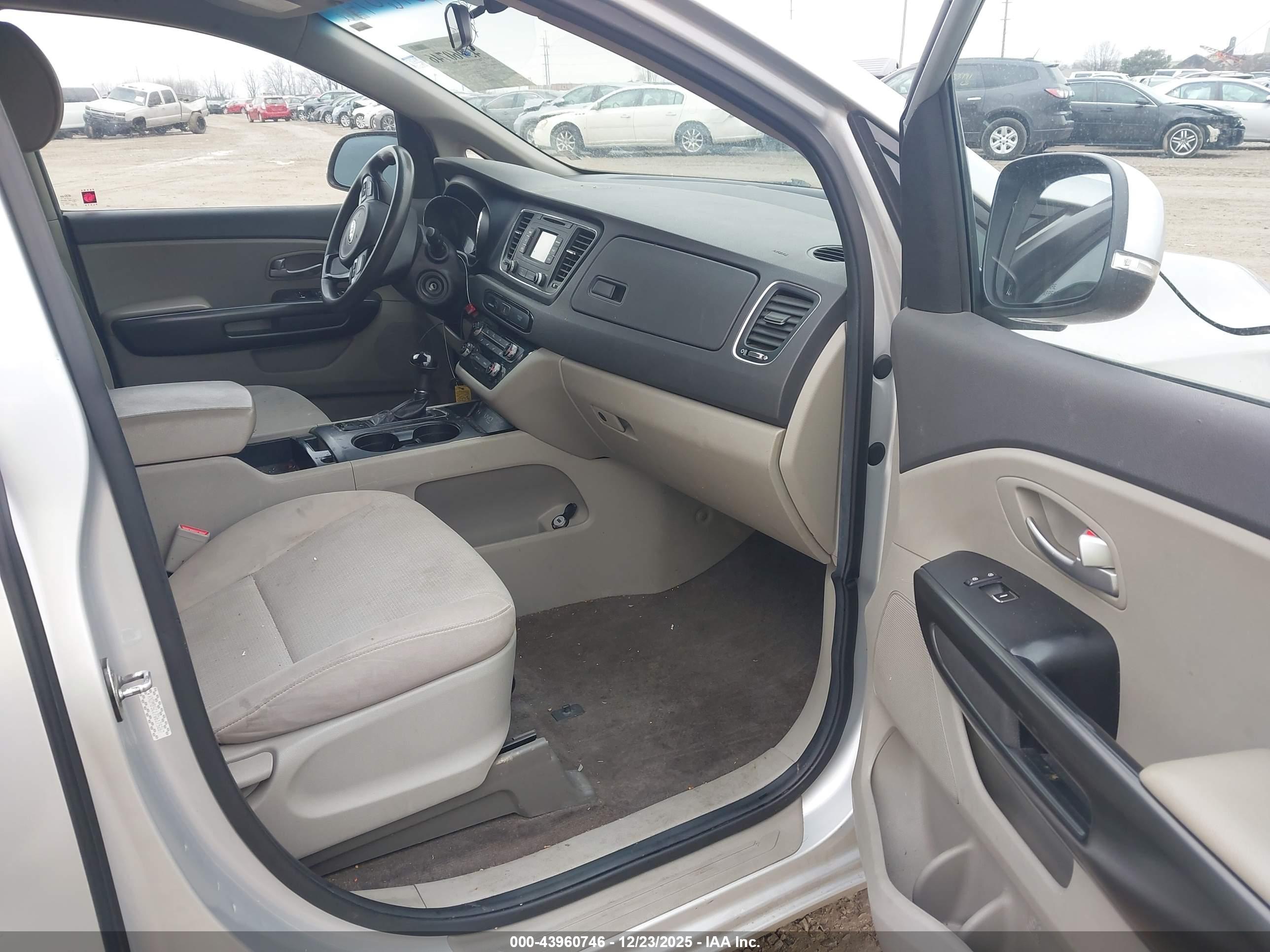 KIA SEDONA image 5