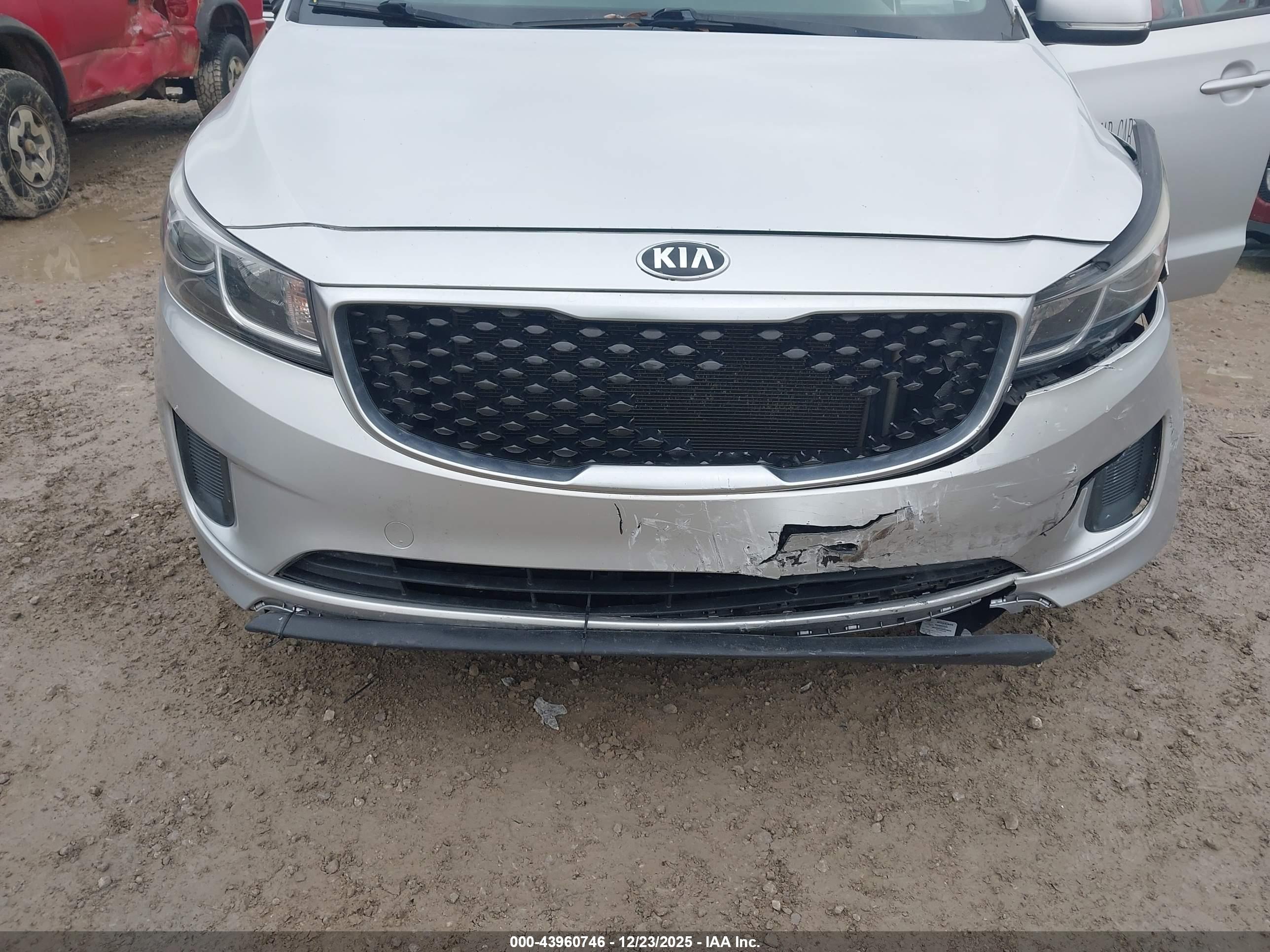 KIA SEDONA image 6