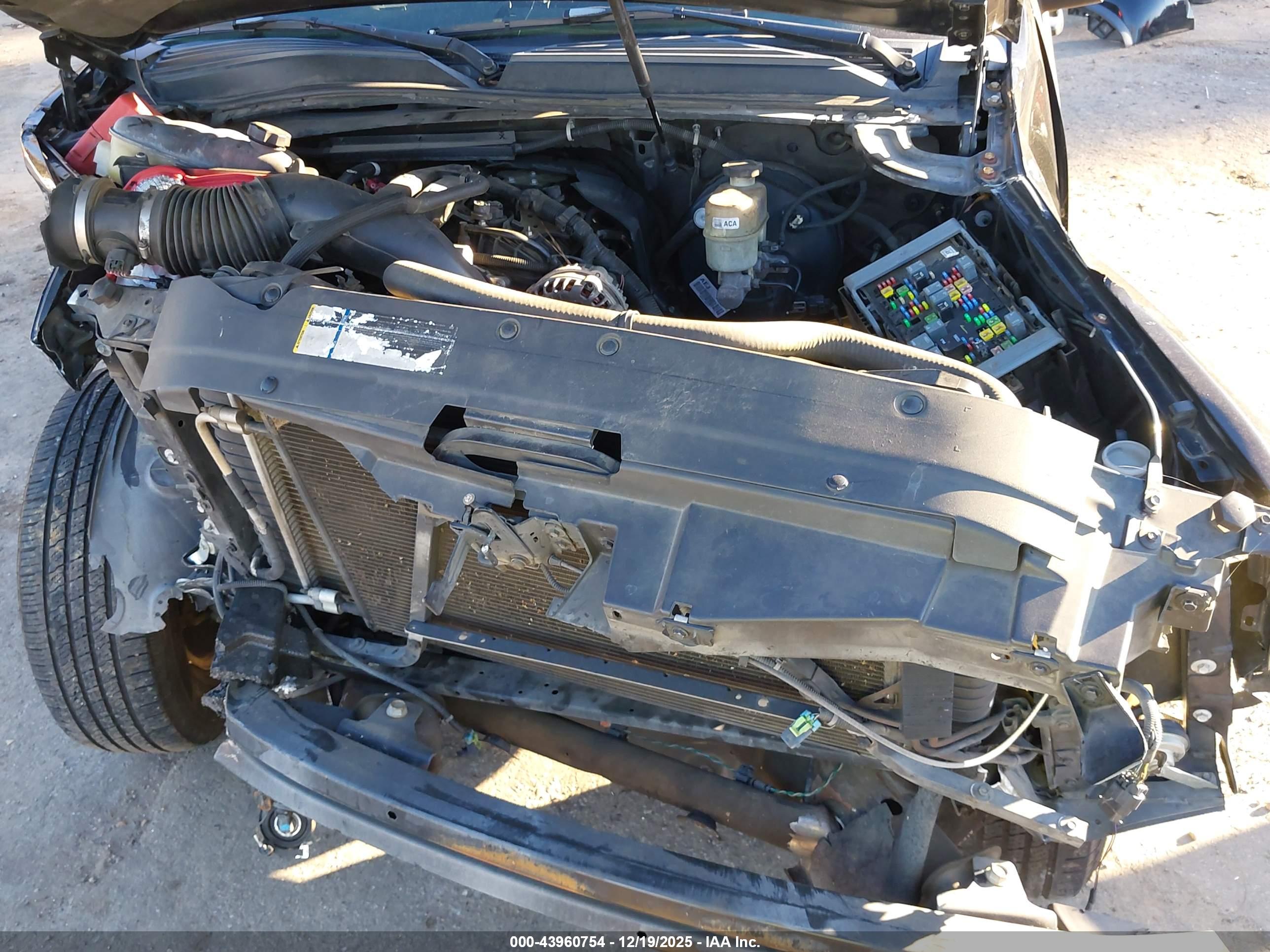 CHEVROLET TAHOE image 10