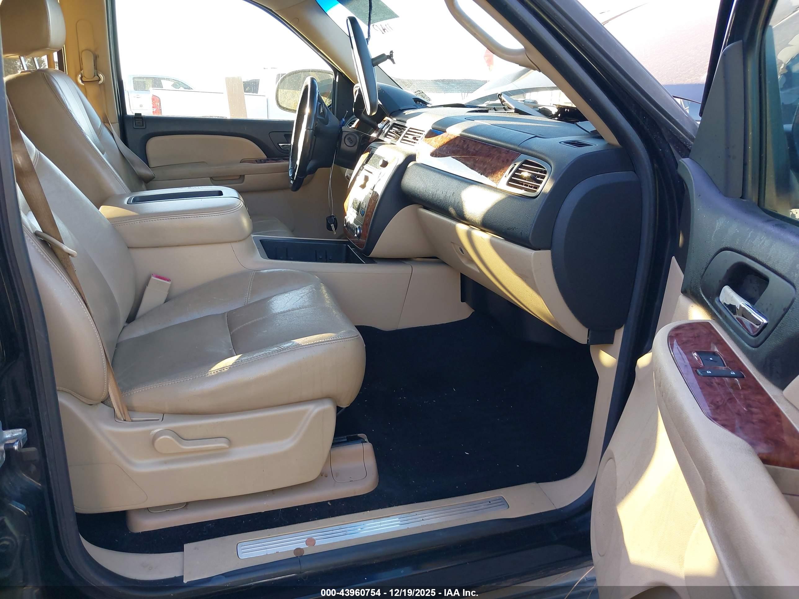 CHEVROLET TAHOE image 5