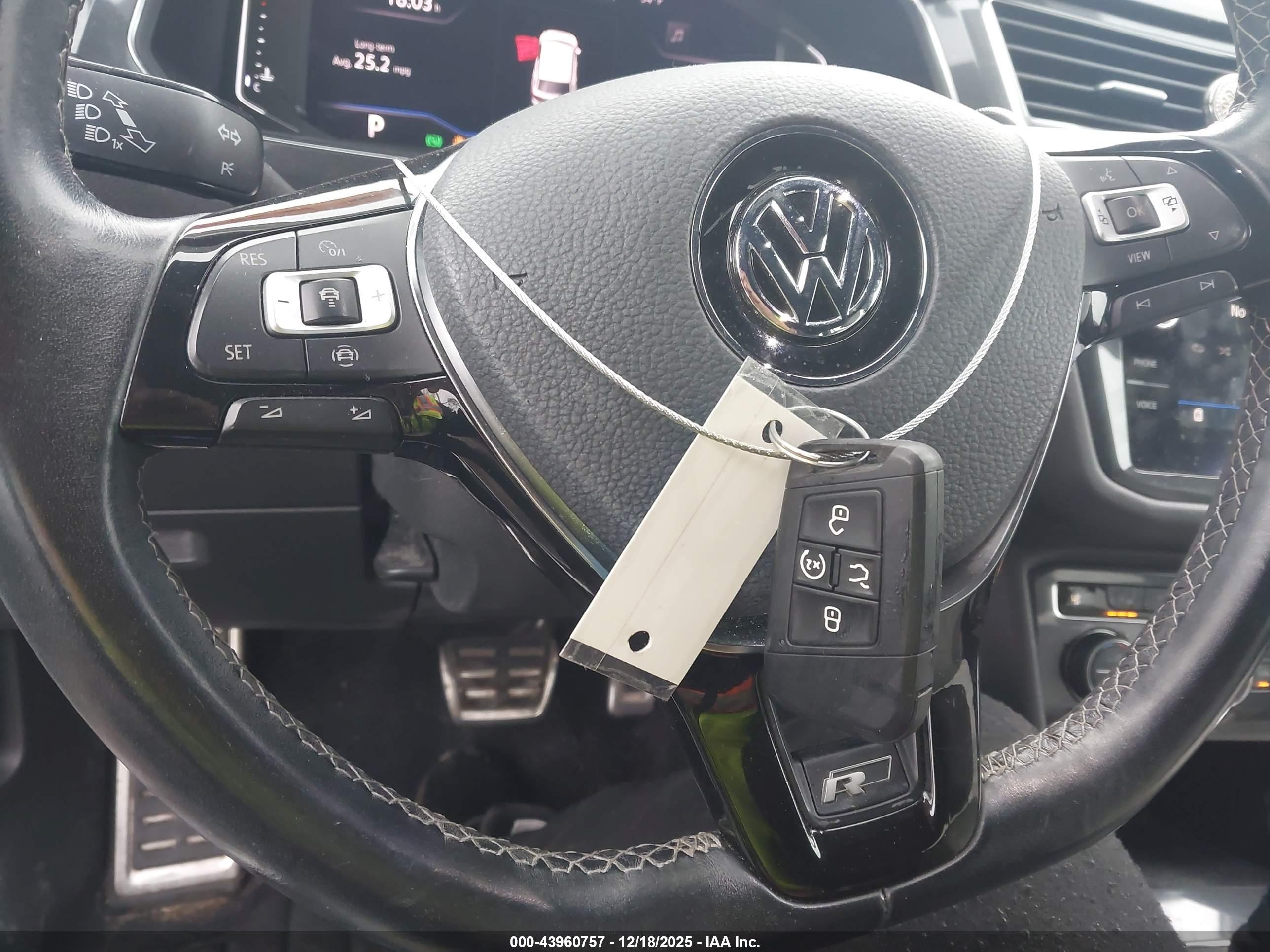 VOLKSWAGEN TIGUAN image 11