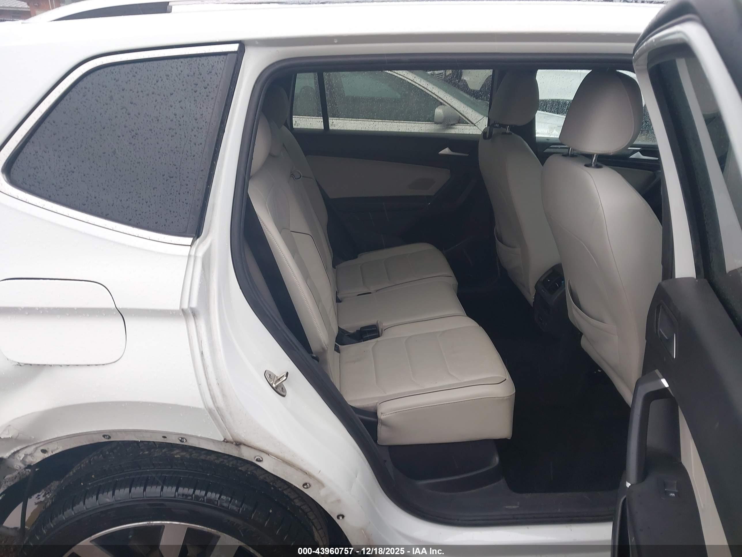VOLKSWAGEN TIGUAN image 8