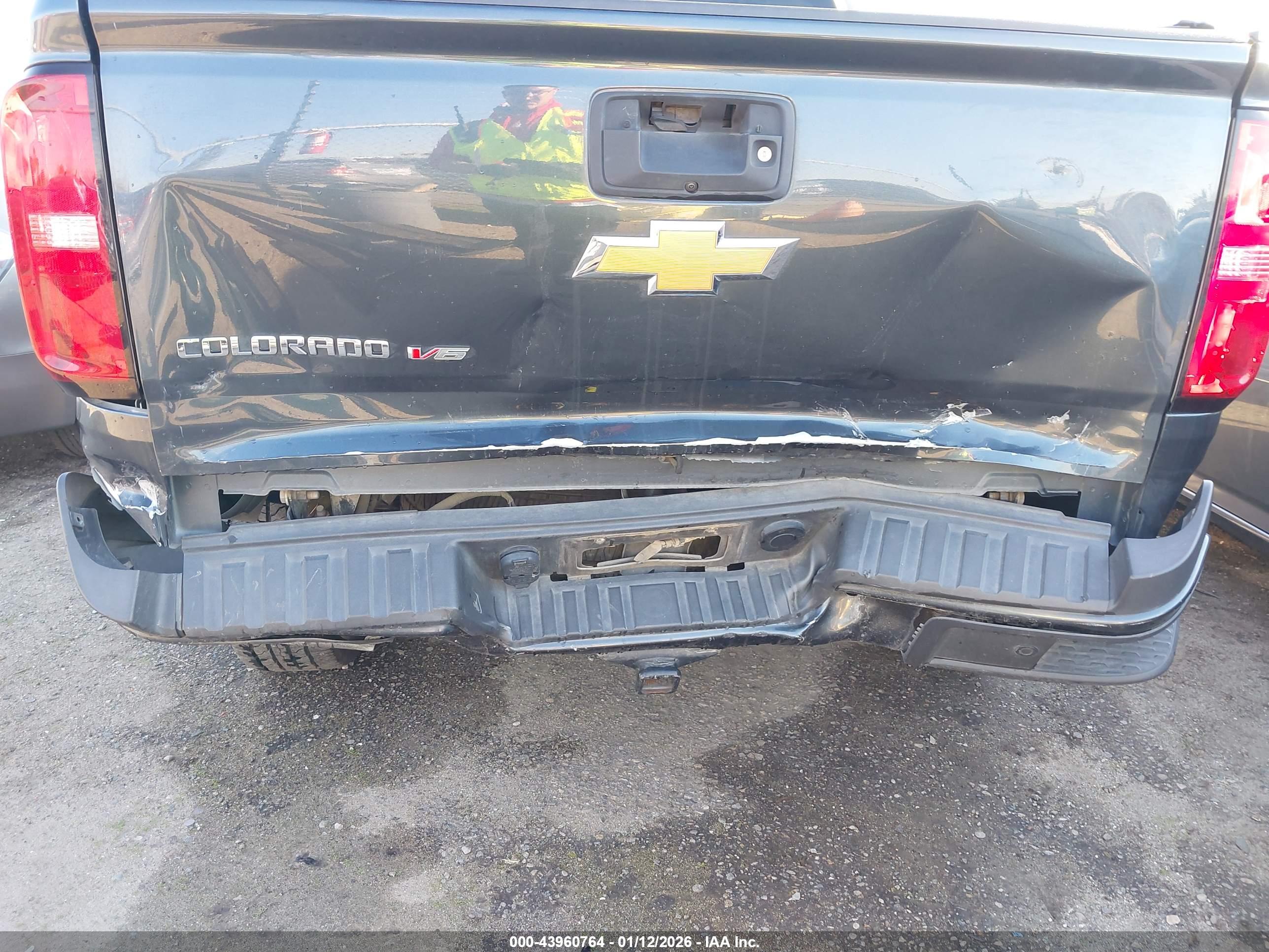 CHEVROLET COLORADO image 6