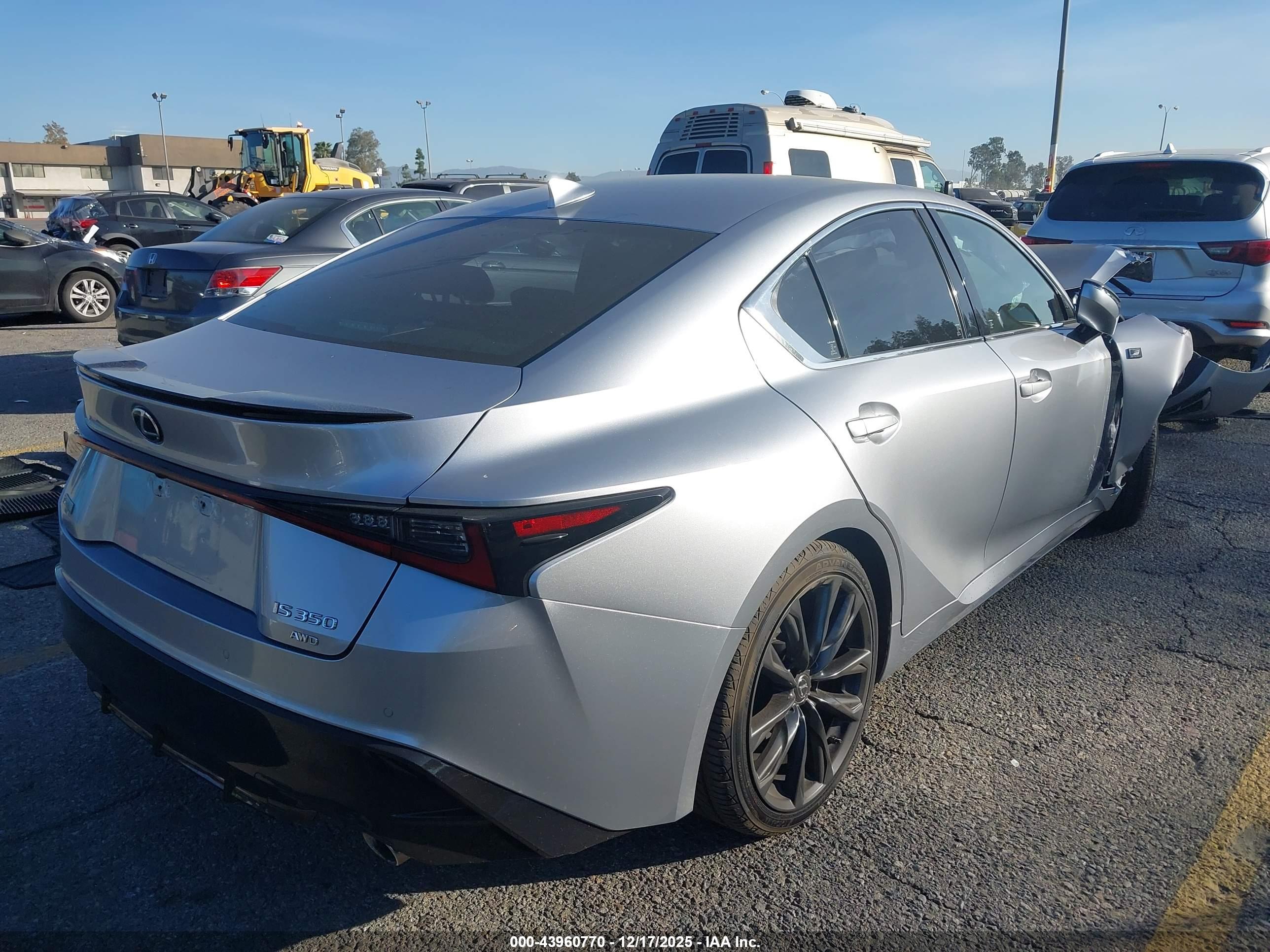 LEXUS IS image 4