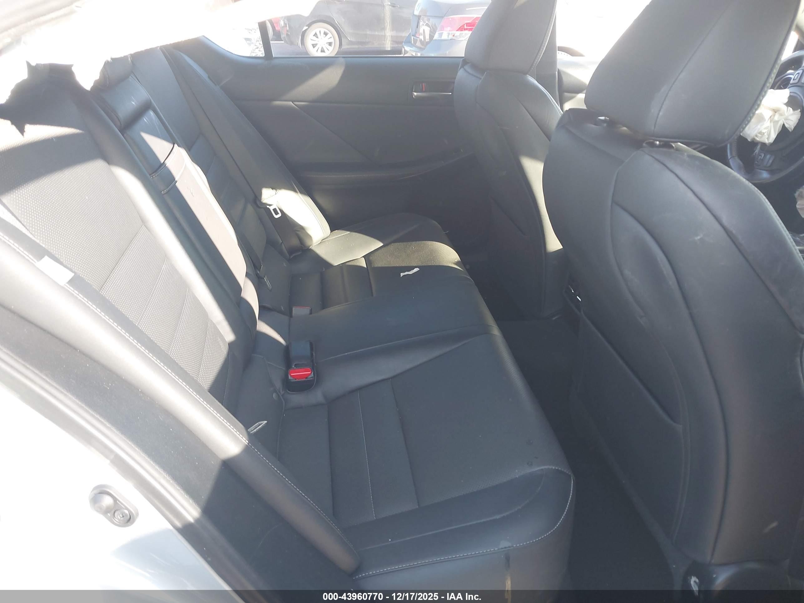 LEXUS IS image 8
