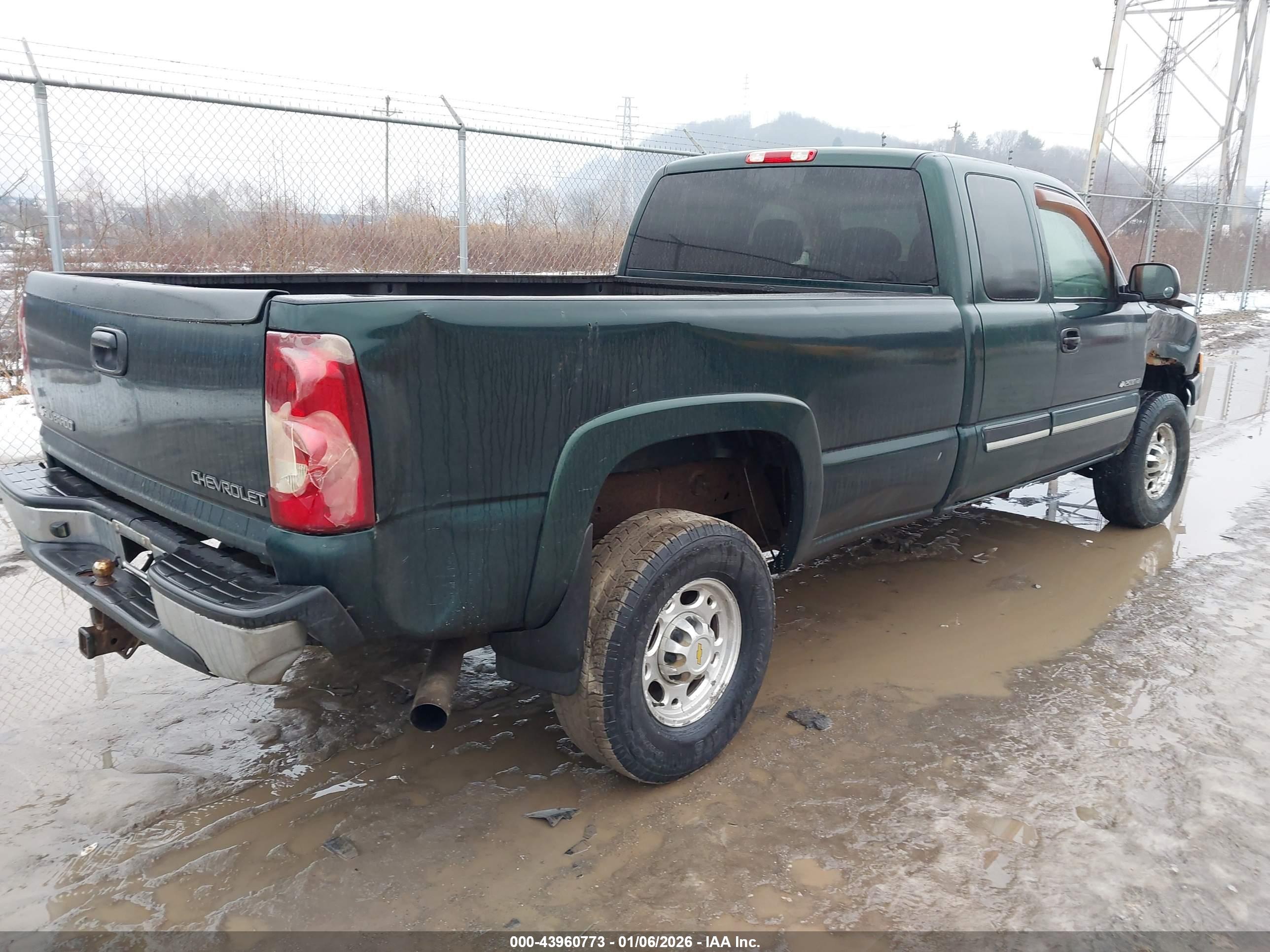 CHEVROLET SILVERADO image 4