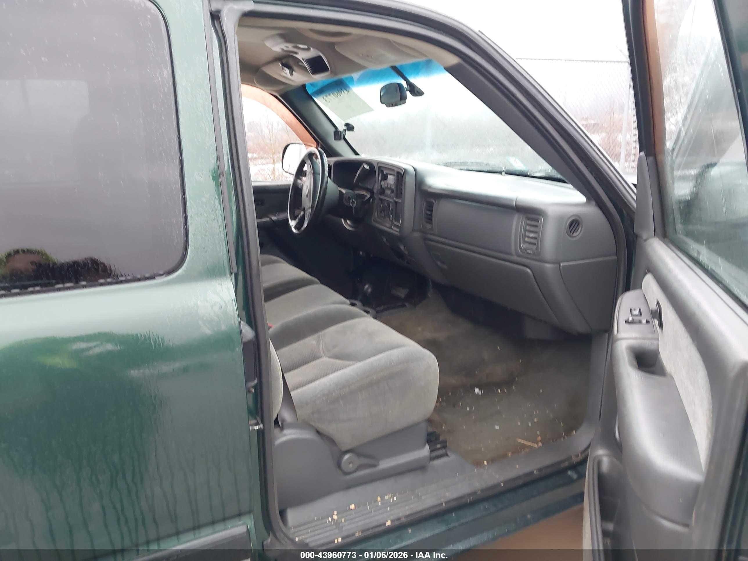 CHEVROLET SILVERADO image 5