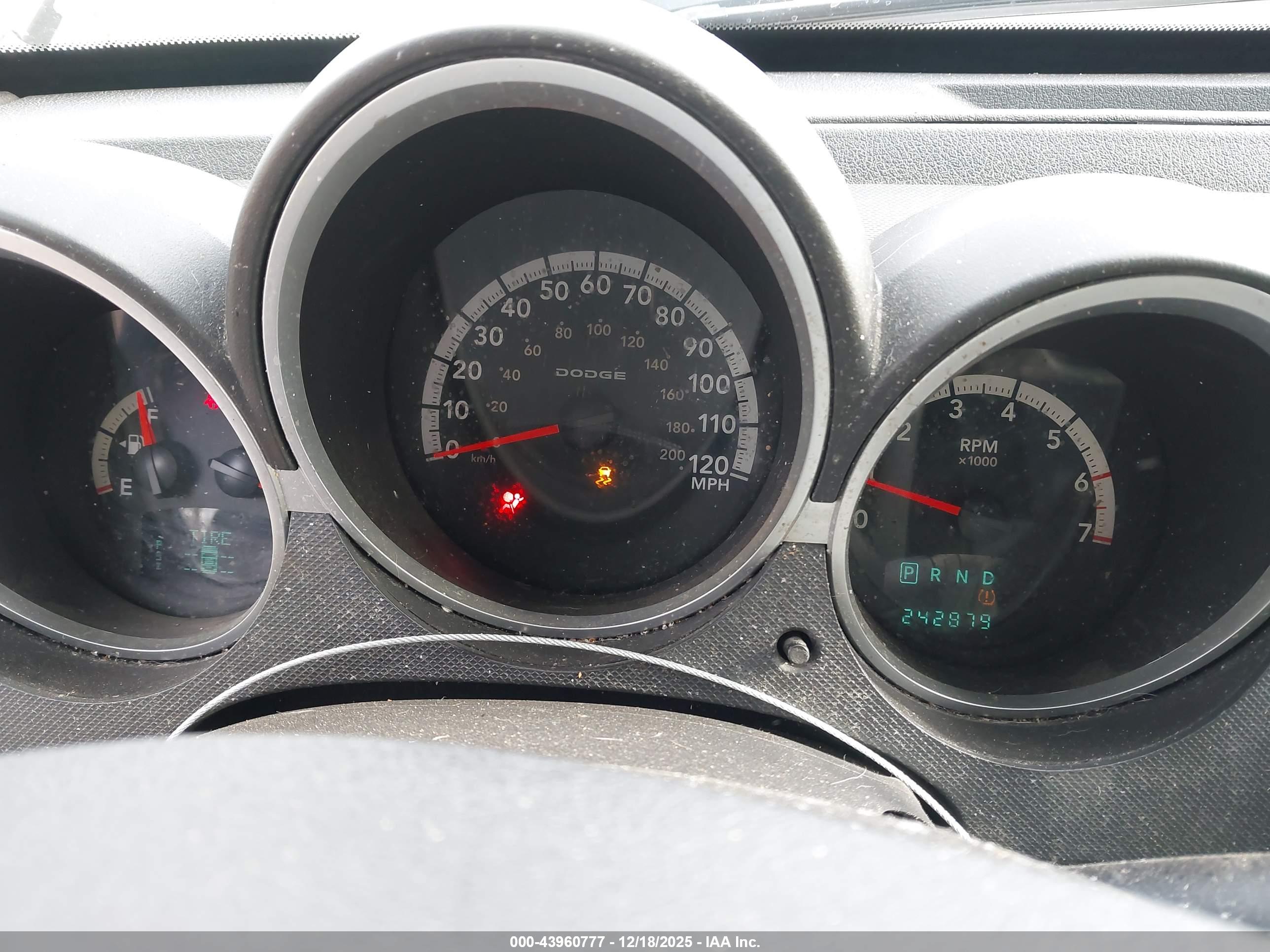 DODGE NITRO image 7