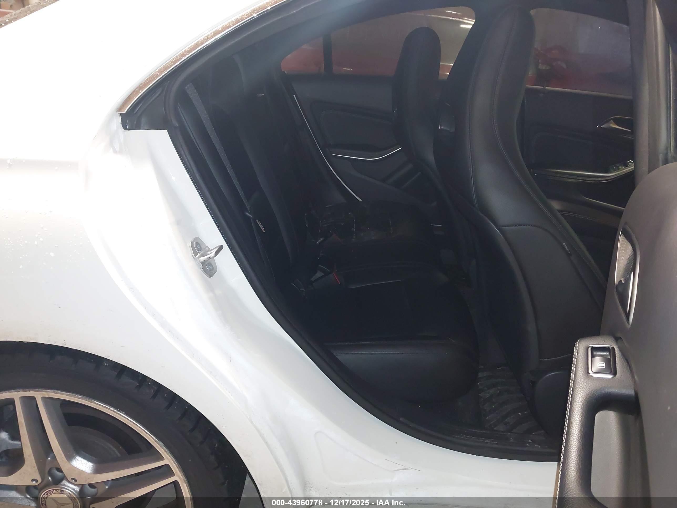 MERCEDES-BENZ CLA image 8