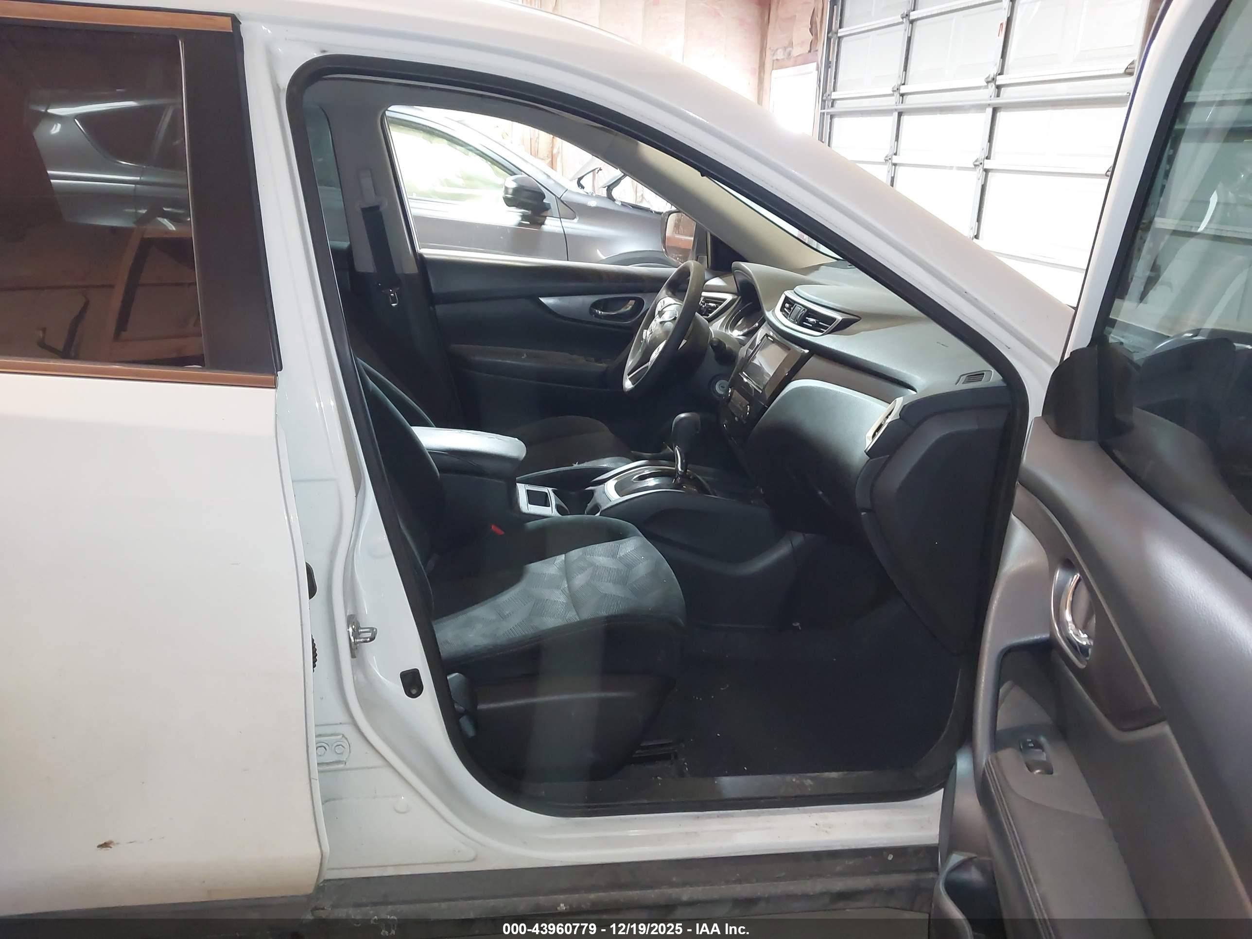 NISSAN ROGUE image 5